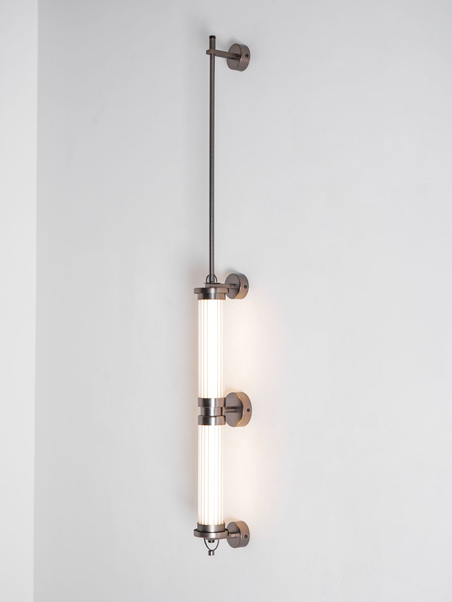 Meridian-Vertical-Wall-Sconce-_1