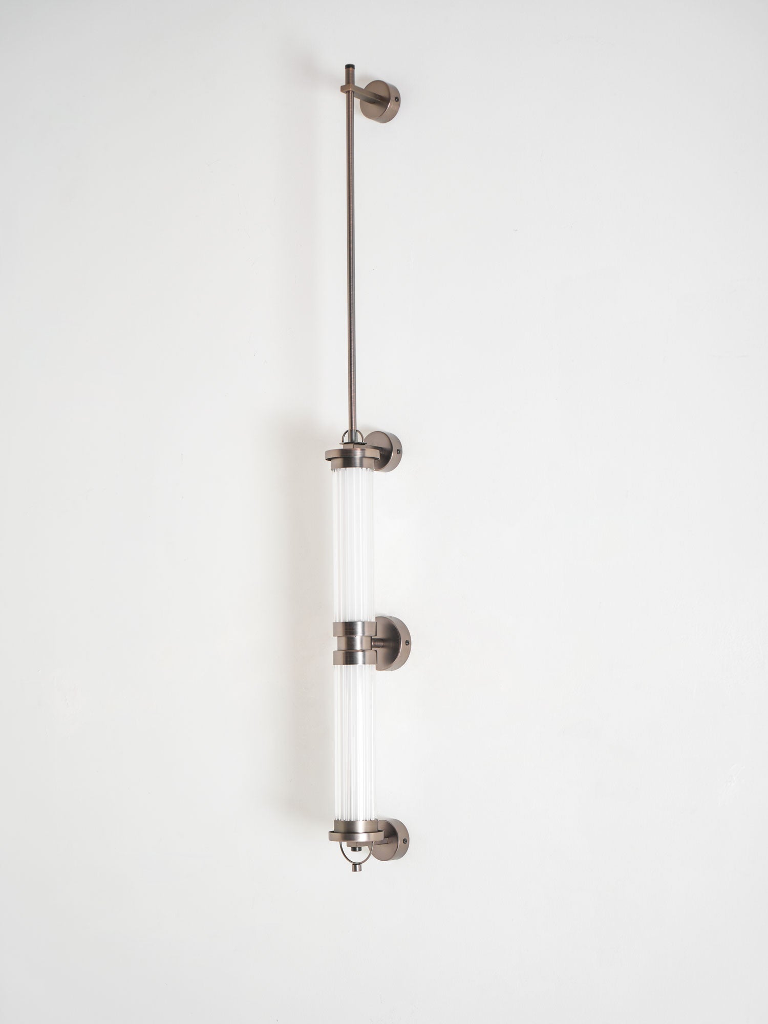 Meridian-Vertical-Wall-Sconce-_11
