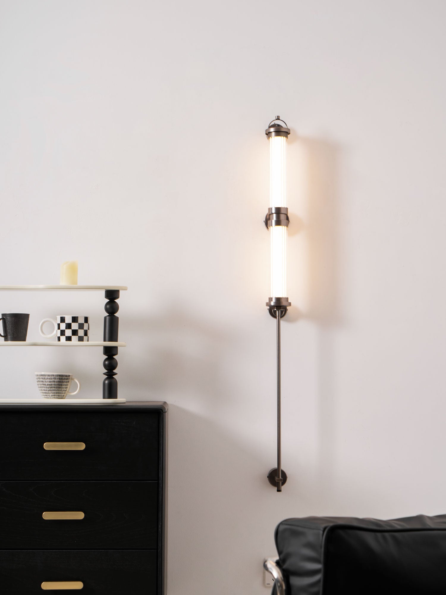 Meridian-Vertical-Wall-Sconce-_5