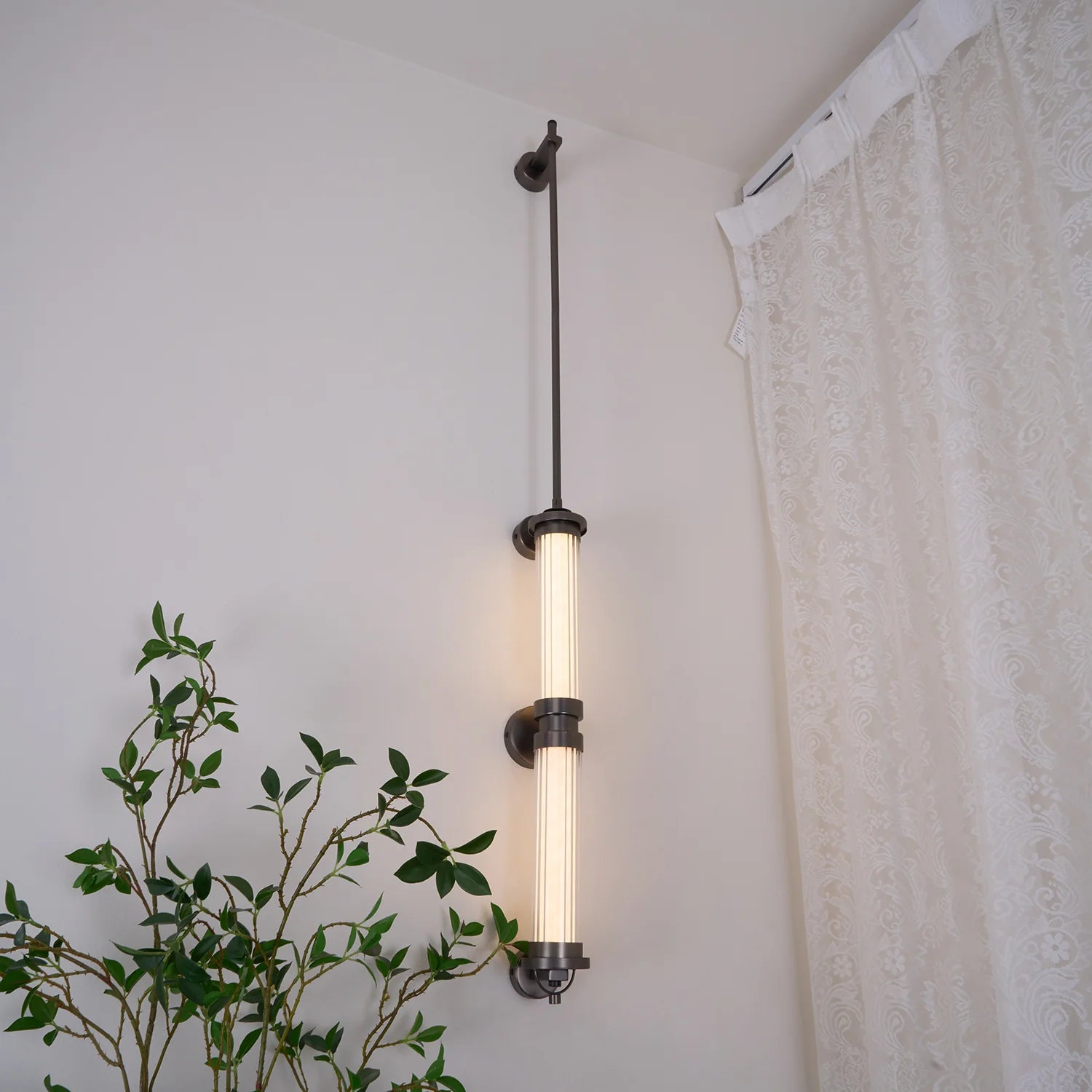 Meridian_Vertical_Wall_Sconce_0214_1