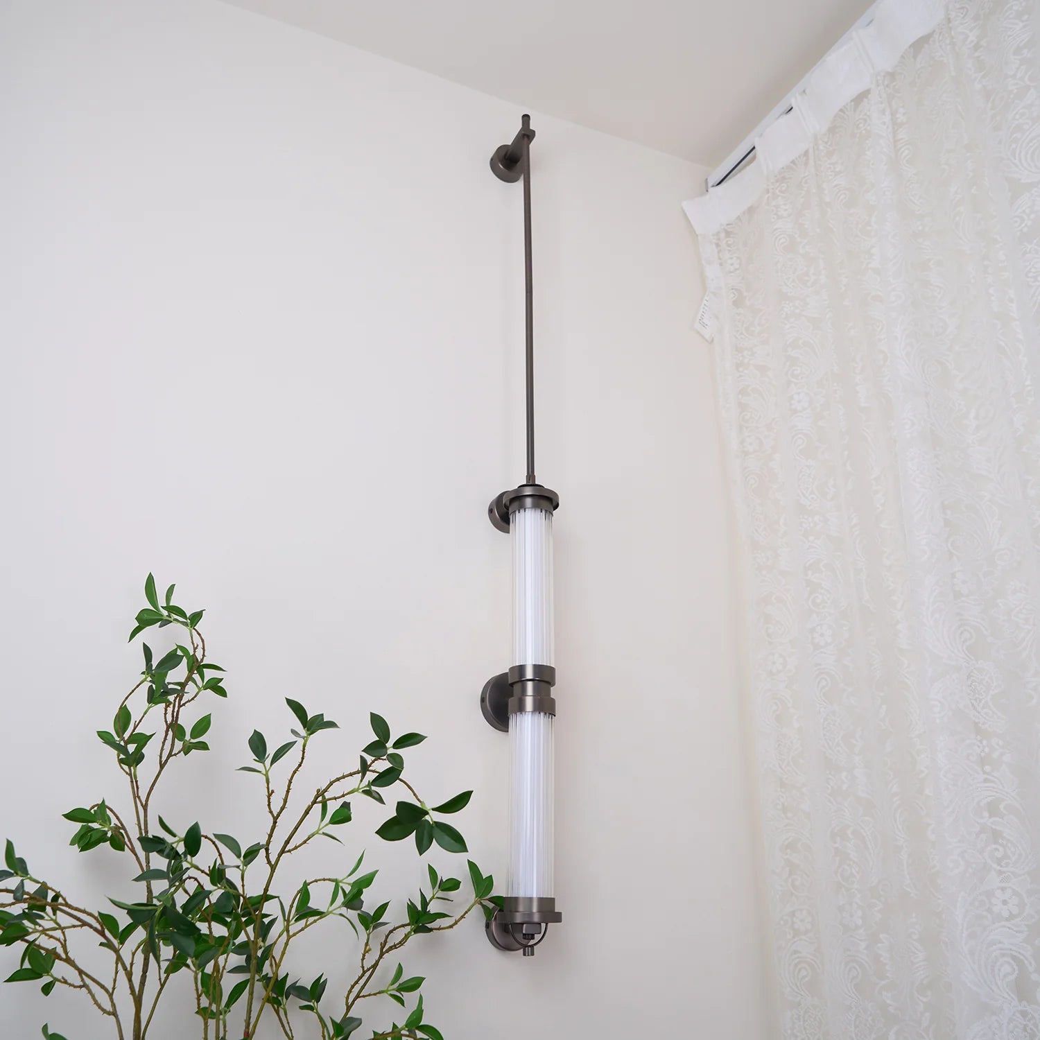 Meridian_Vertical_Wall_Sconce_0214_2