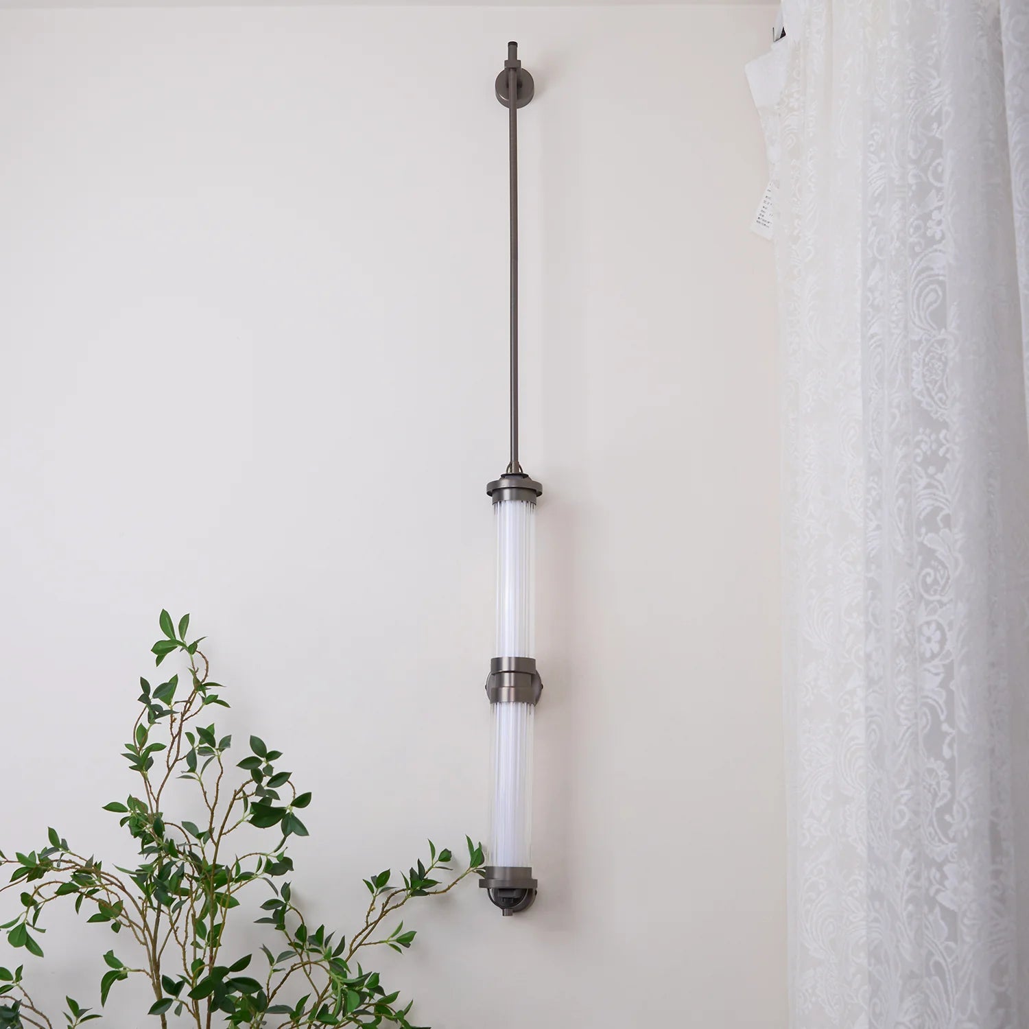 Meridian_Vertical_Wall_Sconce_0214_3