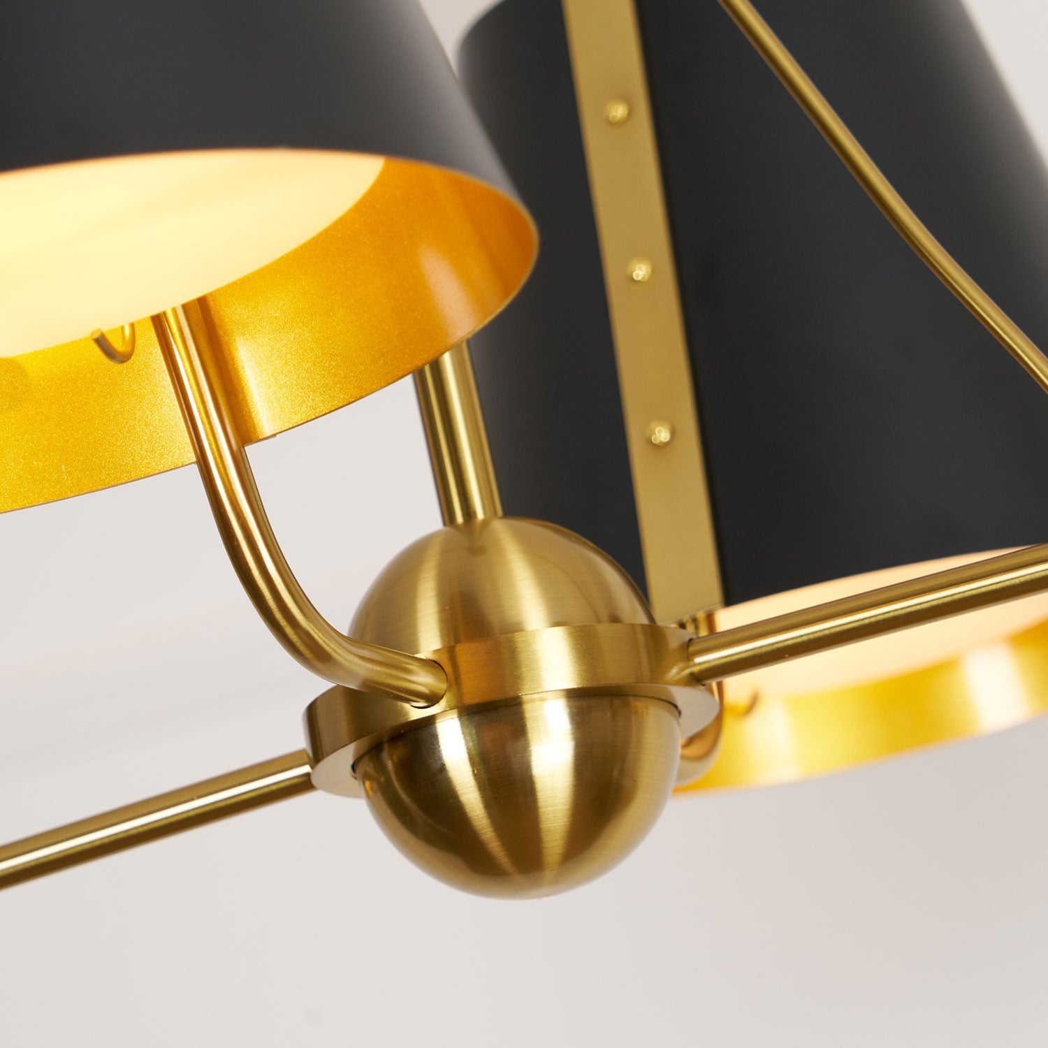 Midnight_Symphony_Chandelier_9_a9d12db7-545b-4e53-b229-226f58c271cc