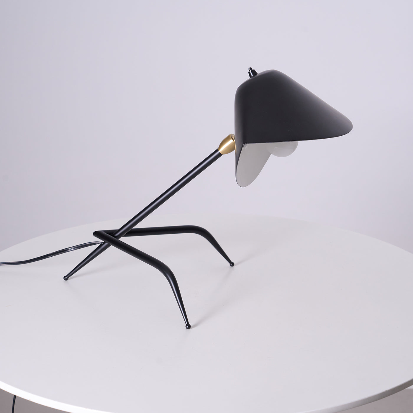 Modern_Tripod_Table_Lamp_12