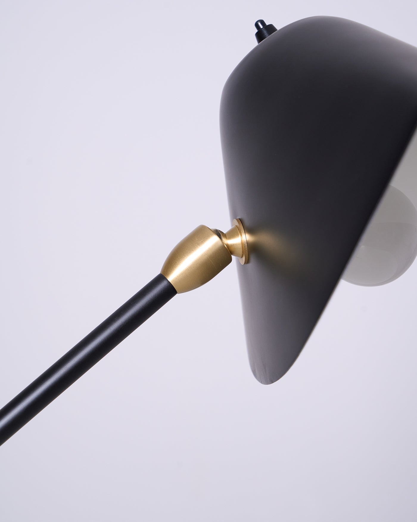 Modern_Tripod_Table_Lamp_14