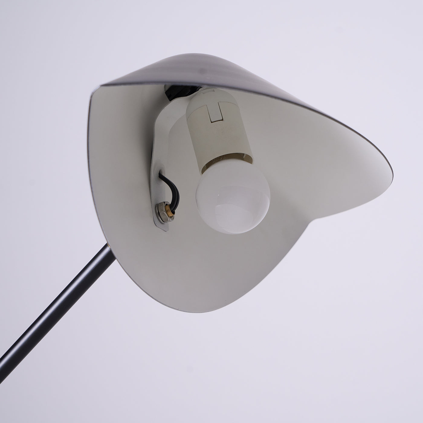Modern_Tripod_Table_Lamp_16