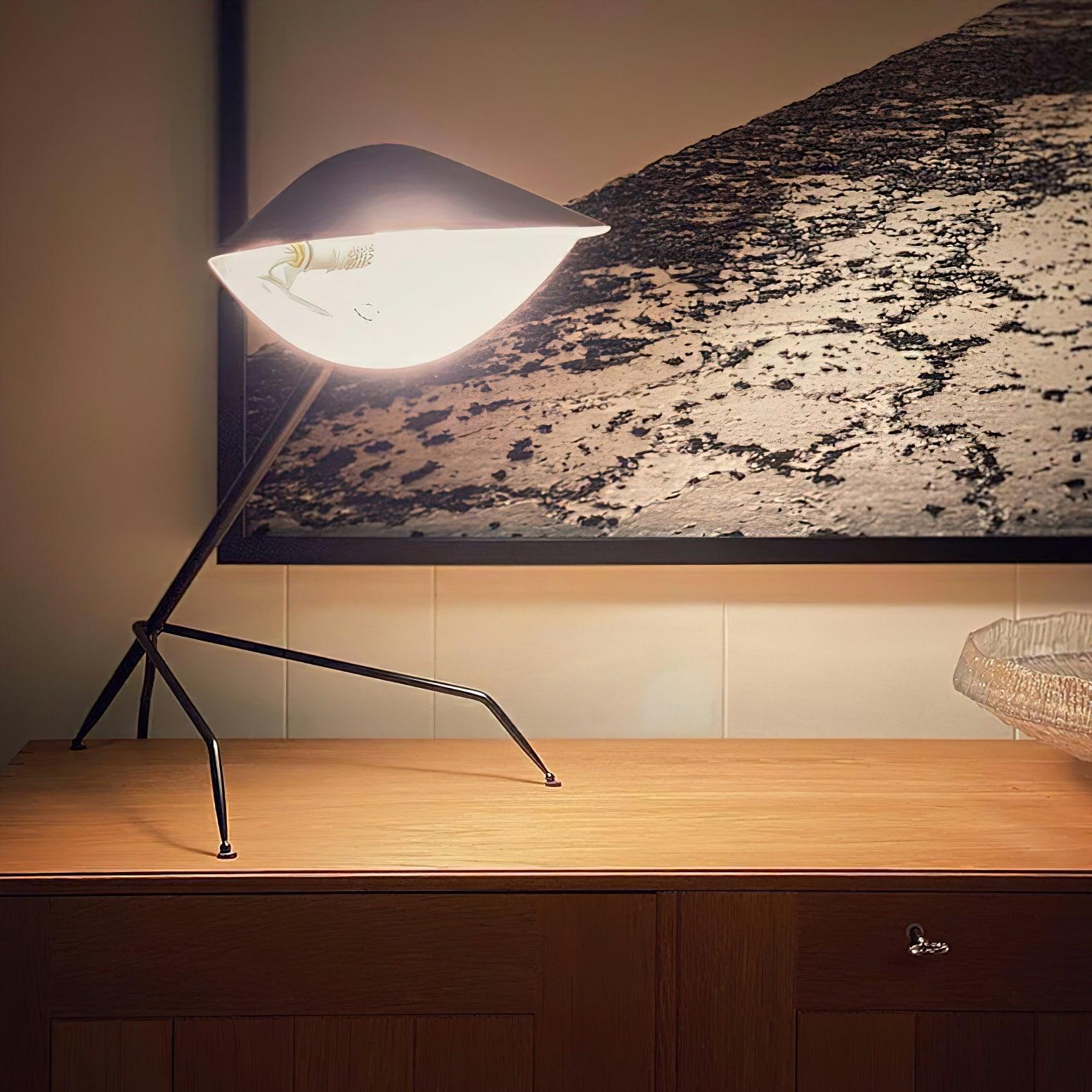 Modern_Tripod_Table_Lamp_3