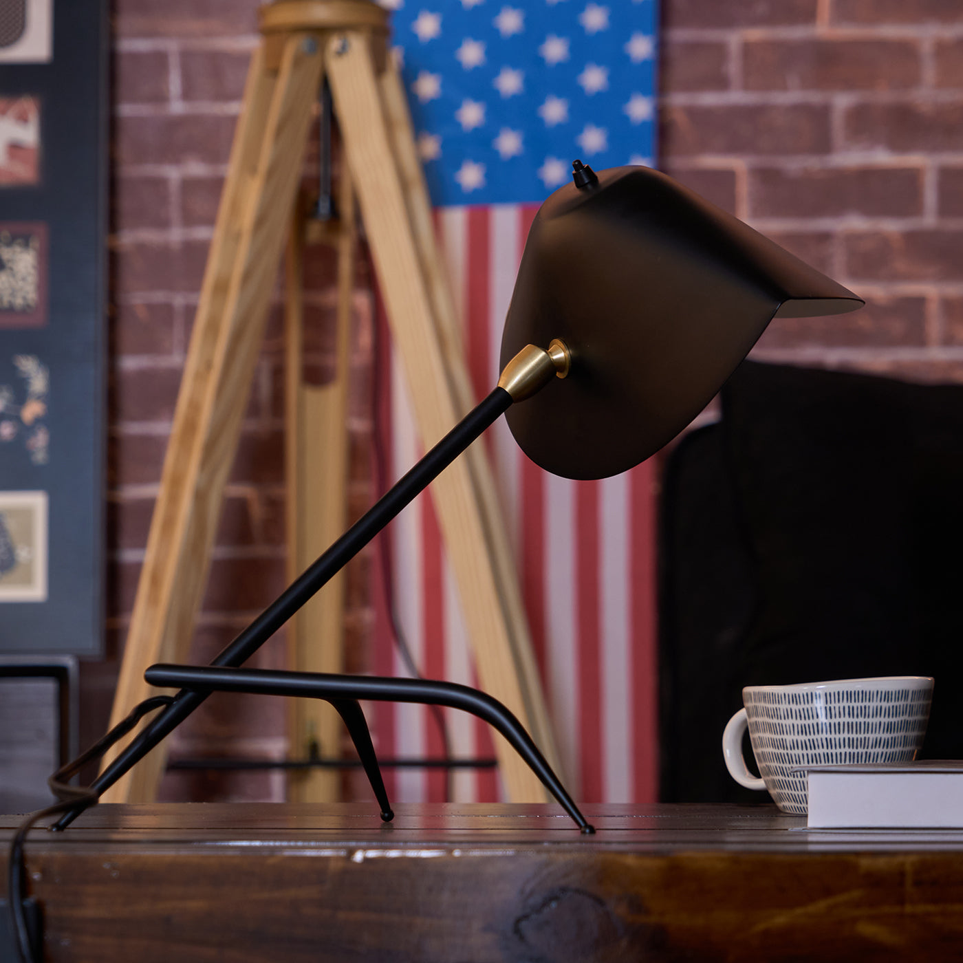Modern_Tripod_Table_Lamp_6_efd9df6f-102b-403f-ab5e-ebbd5d5b36b5