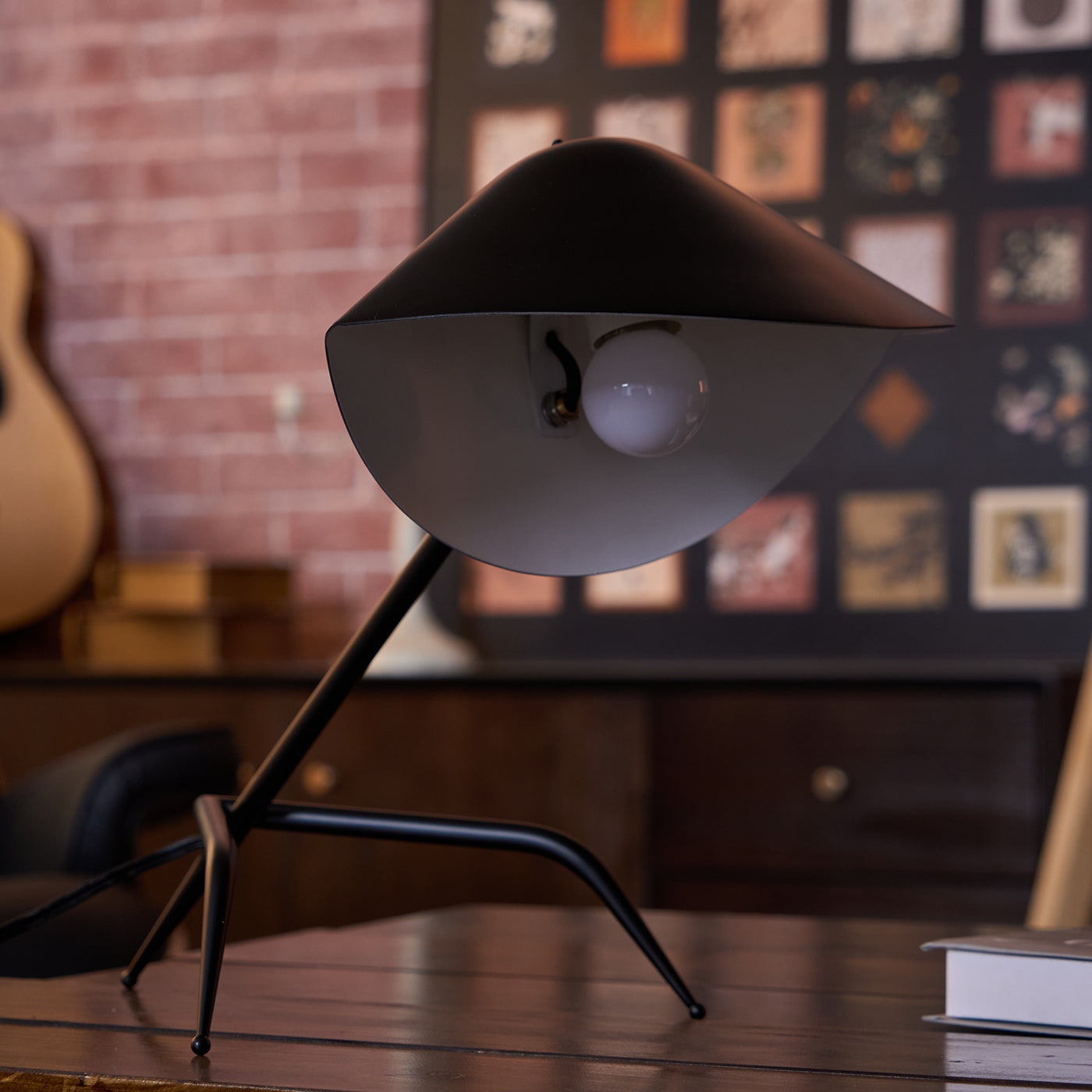 Modern_Tripod_Table_Lamp_8_7ed85796-4674-4309-9e20-caae7ee3bc4b