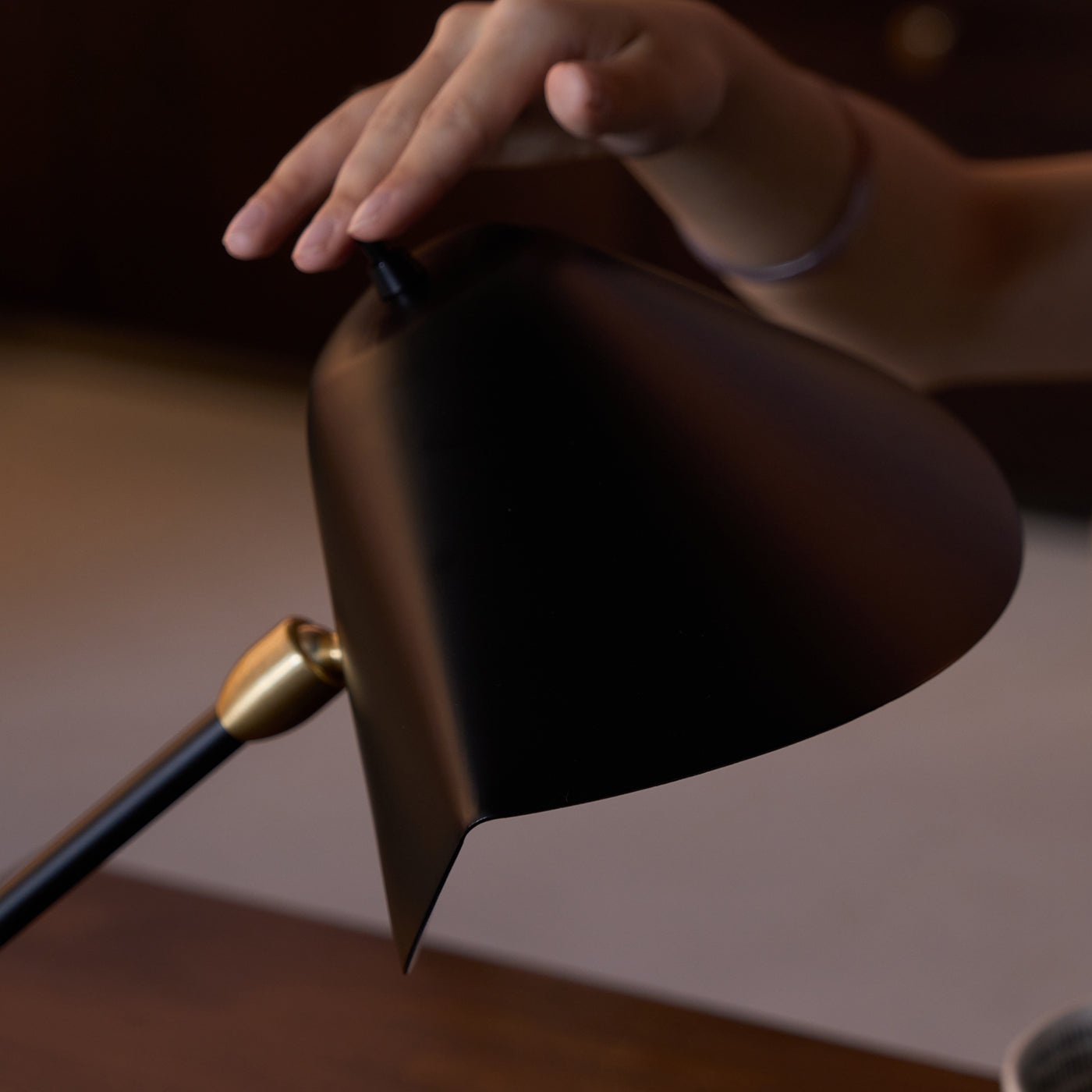 Modern_Tripod_Table_Lamp_9_44f361a8-7be3-4a1c-9696-0fd1abfceb0c