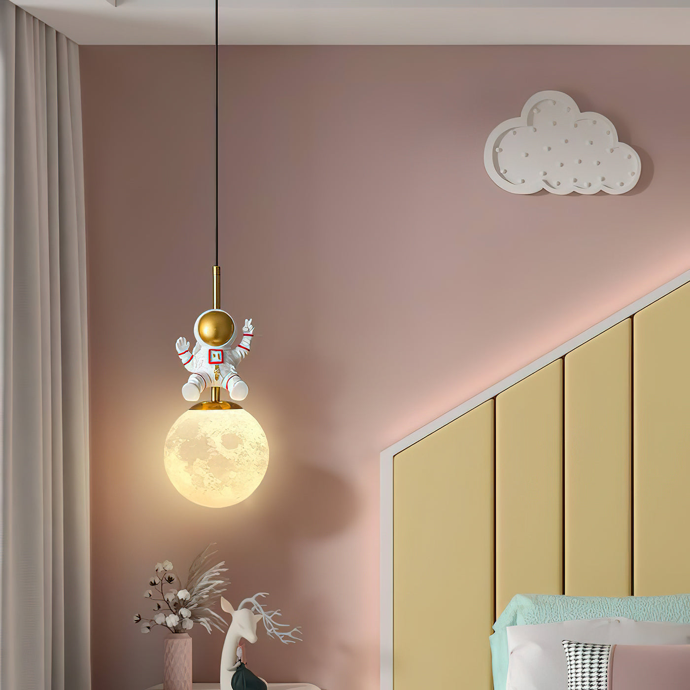 Moon_Astronaut_Pendant_Light_1