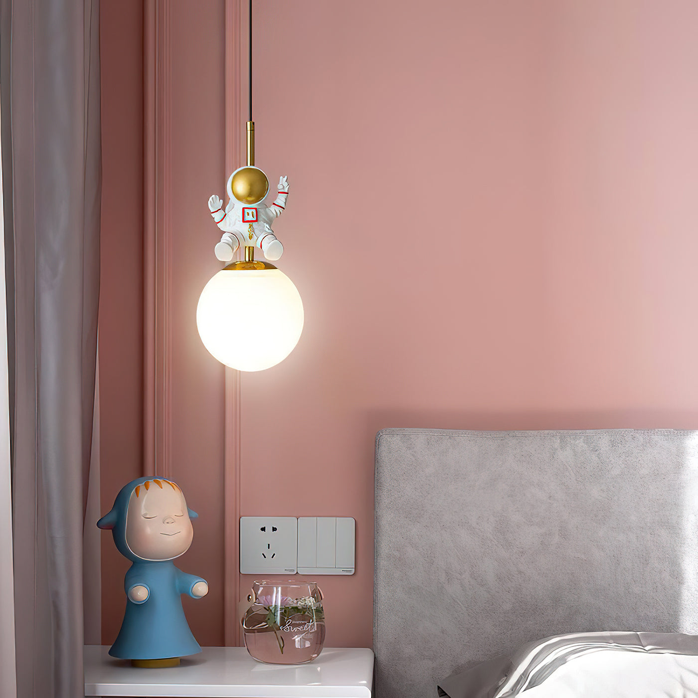 Moon_Astronaut_Pendant_Light_10