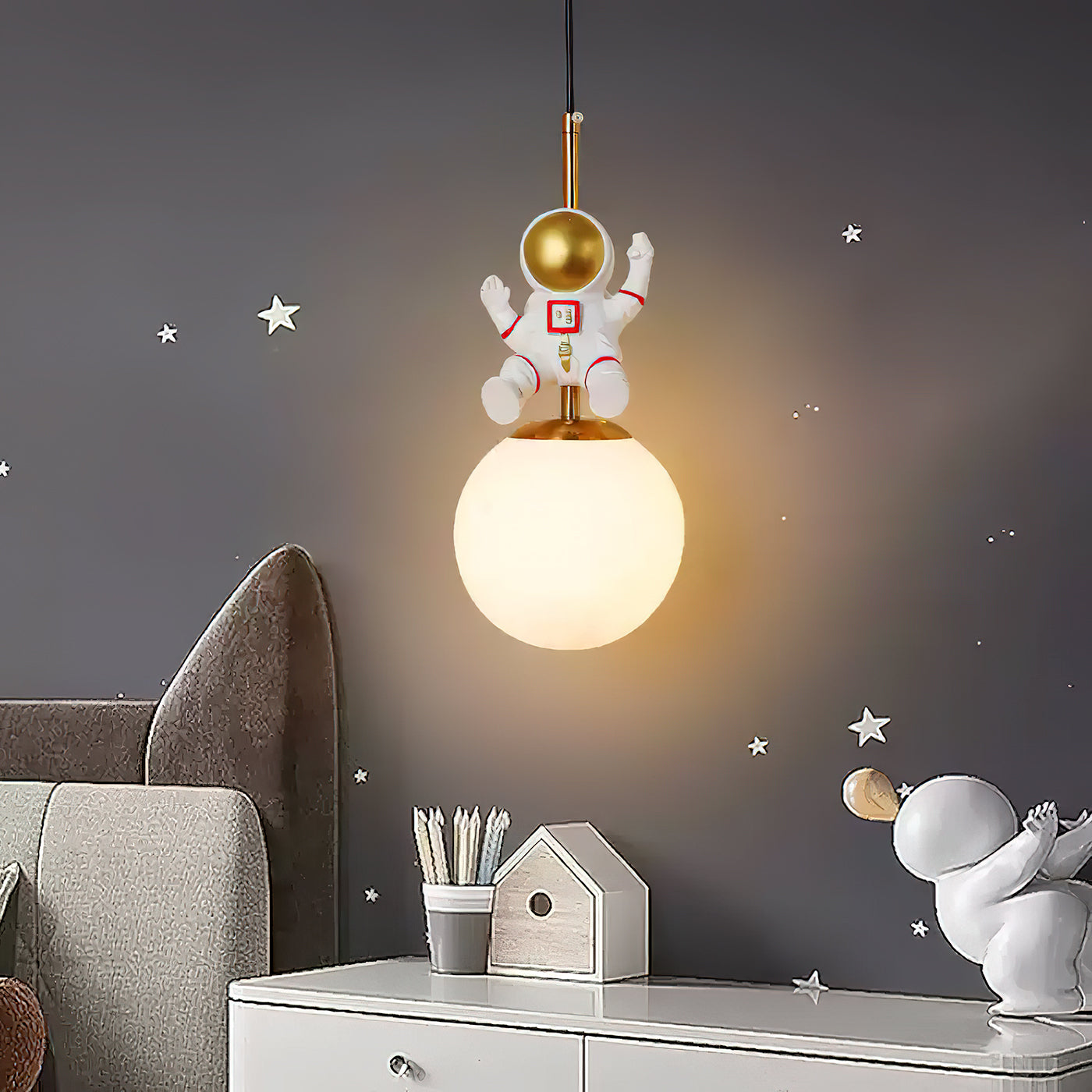 Moon_Astronaut_Pendant_Light_9