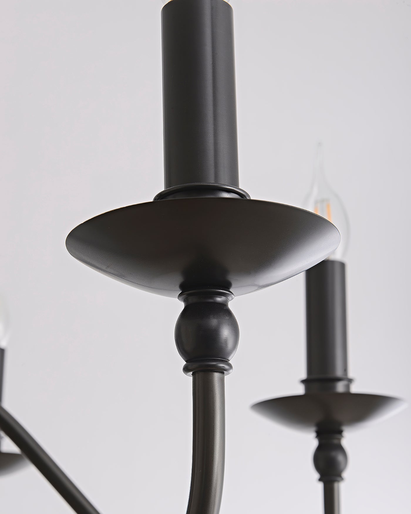 Mrhyswd_Black_Chandelier_1