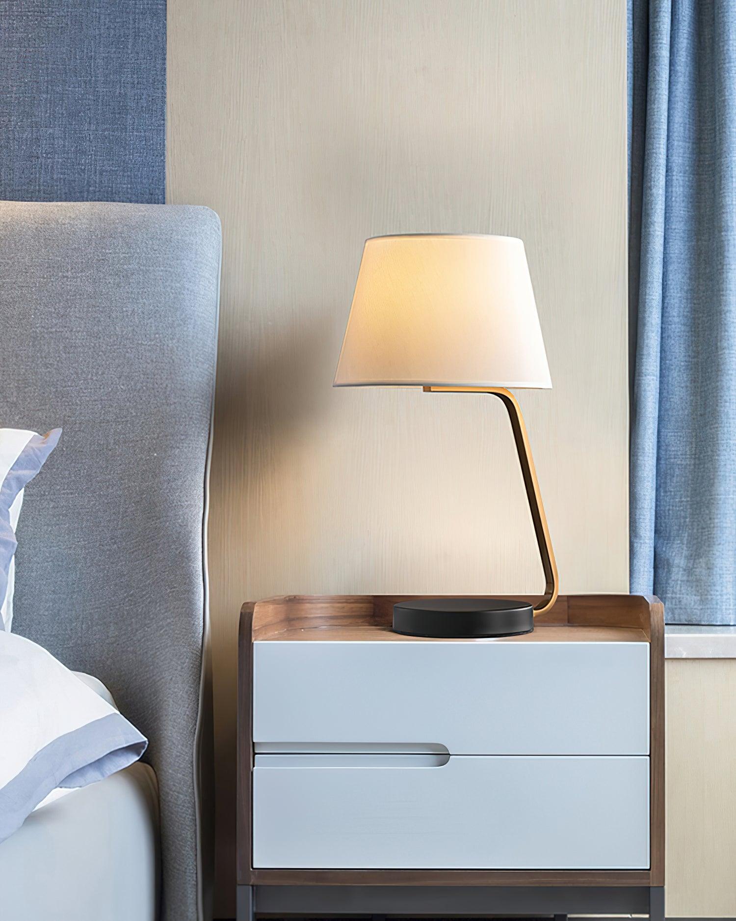 Noir_Arc_Table_Lamp_3