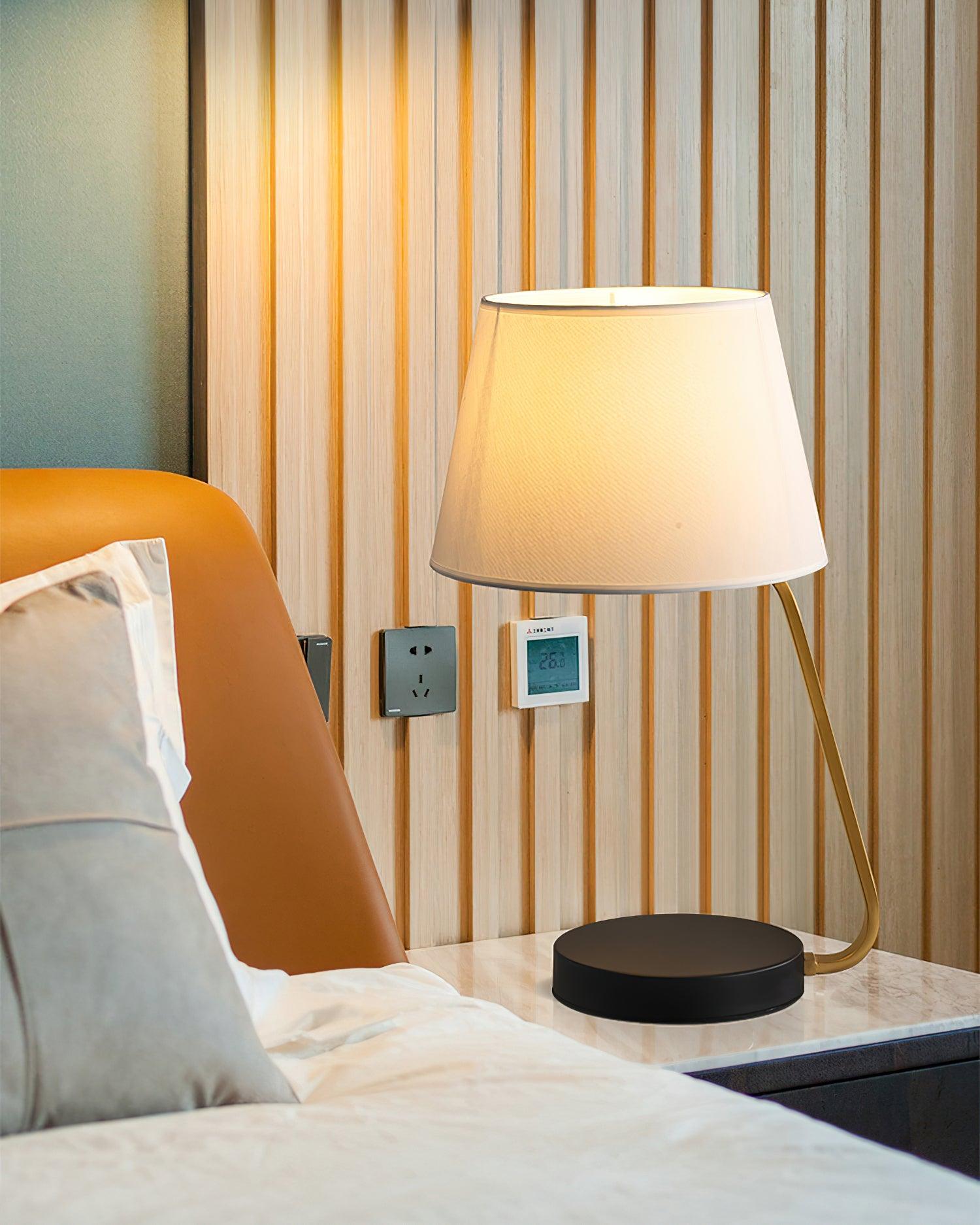 Noir_Arc_Table_Lamp_4