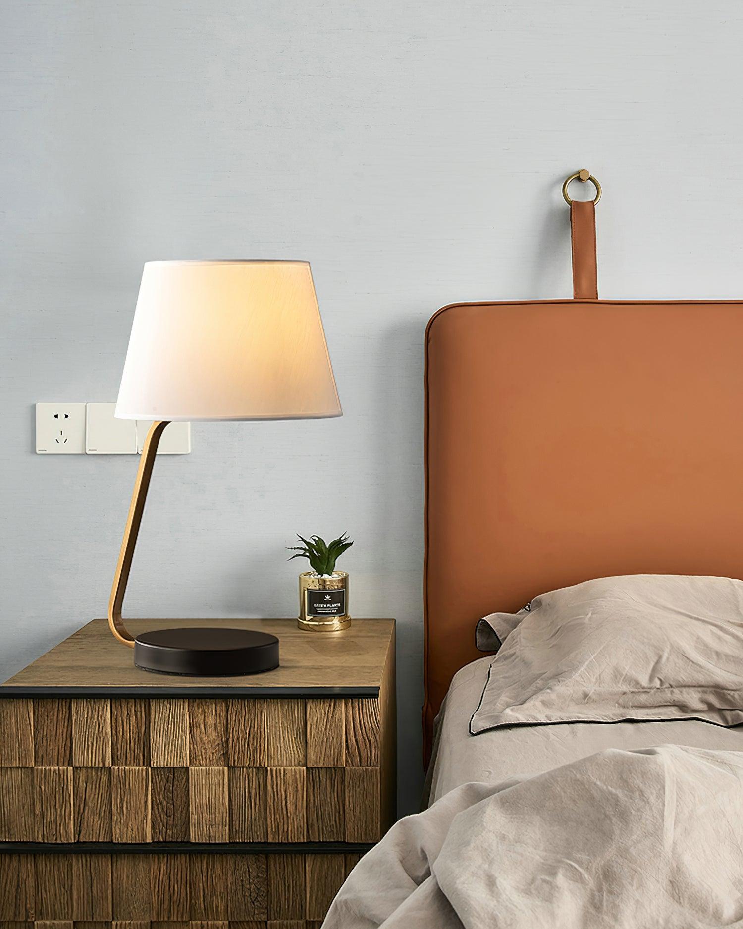Noir_Arc_Table_Lamp_6