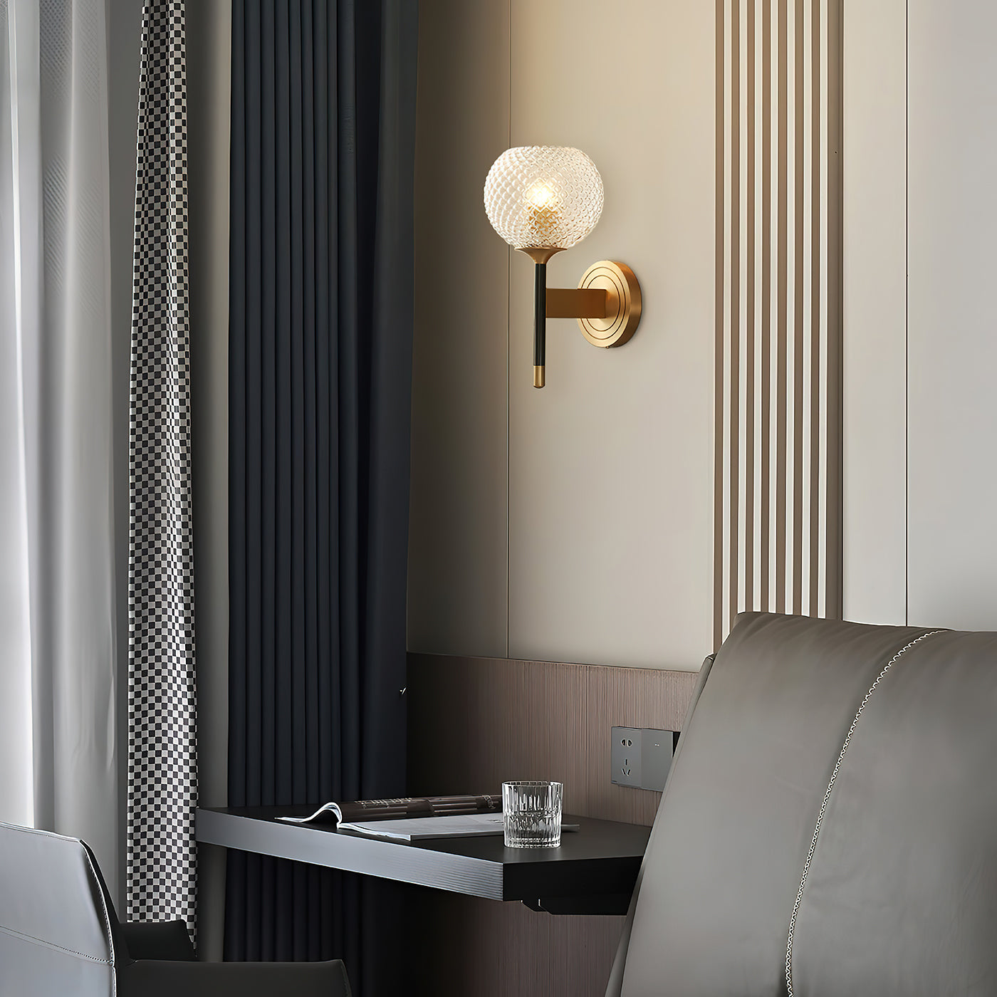 Orrefors_Ball_Brass_Wall_Lamp_9