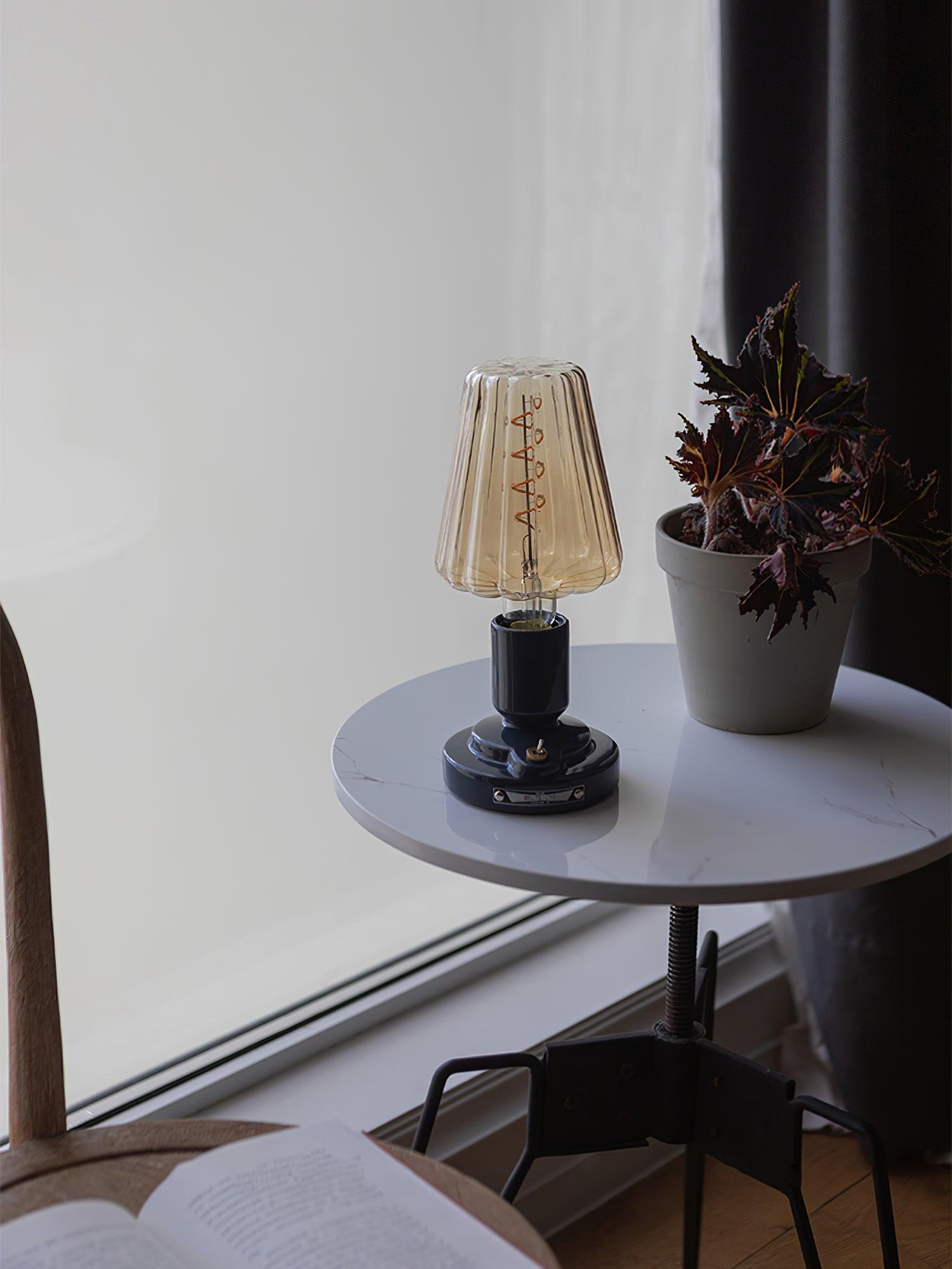 Pastry_Table_Lamp_17