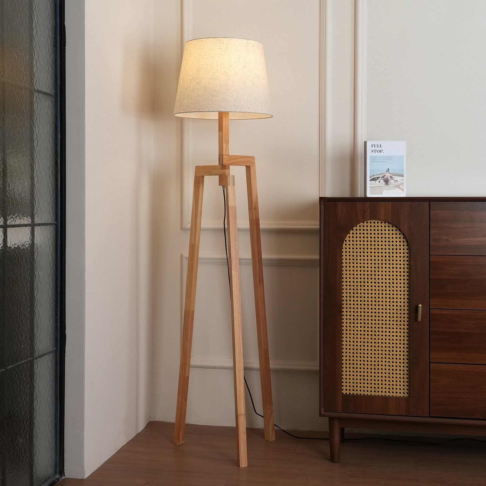 Puccio_Tripod_Floor_Lamp-_10