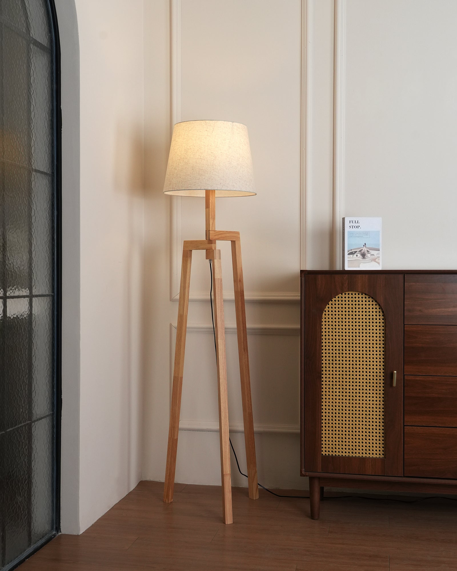 Puccio_Tripod_Floor_Lamp_1