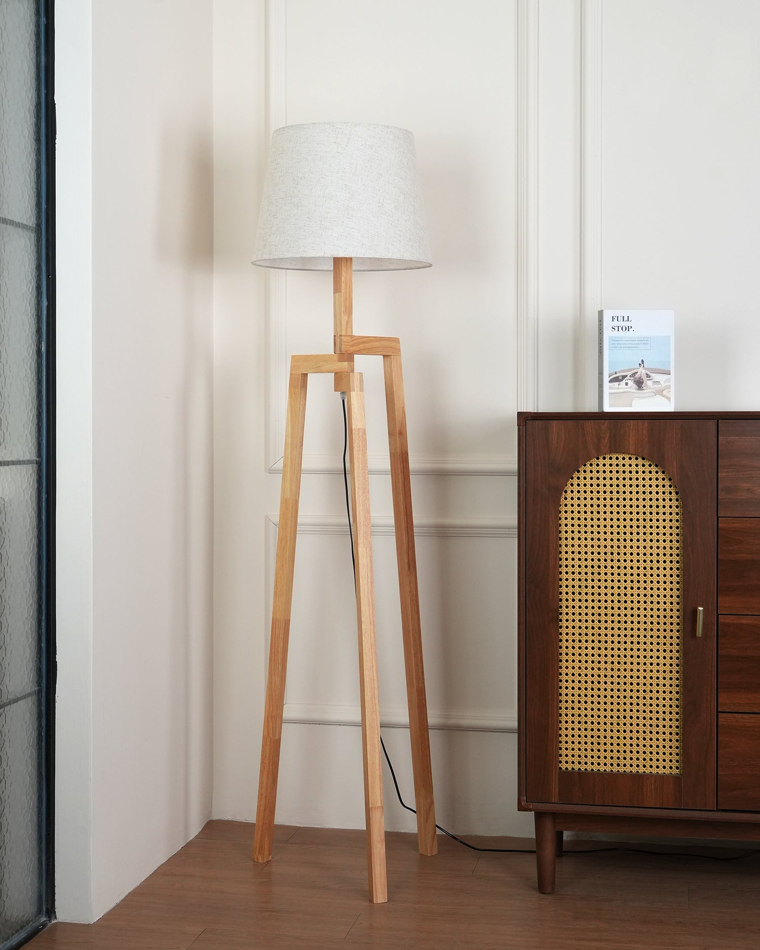 Puccio_Tripod_Floor_Lamp_2