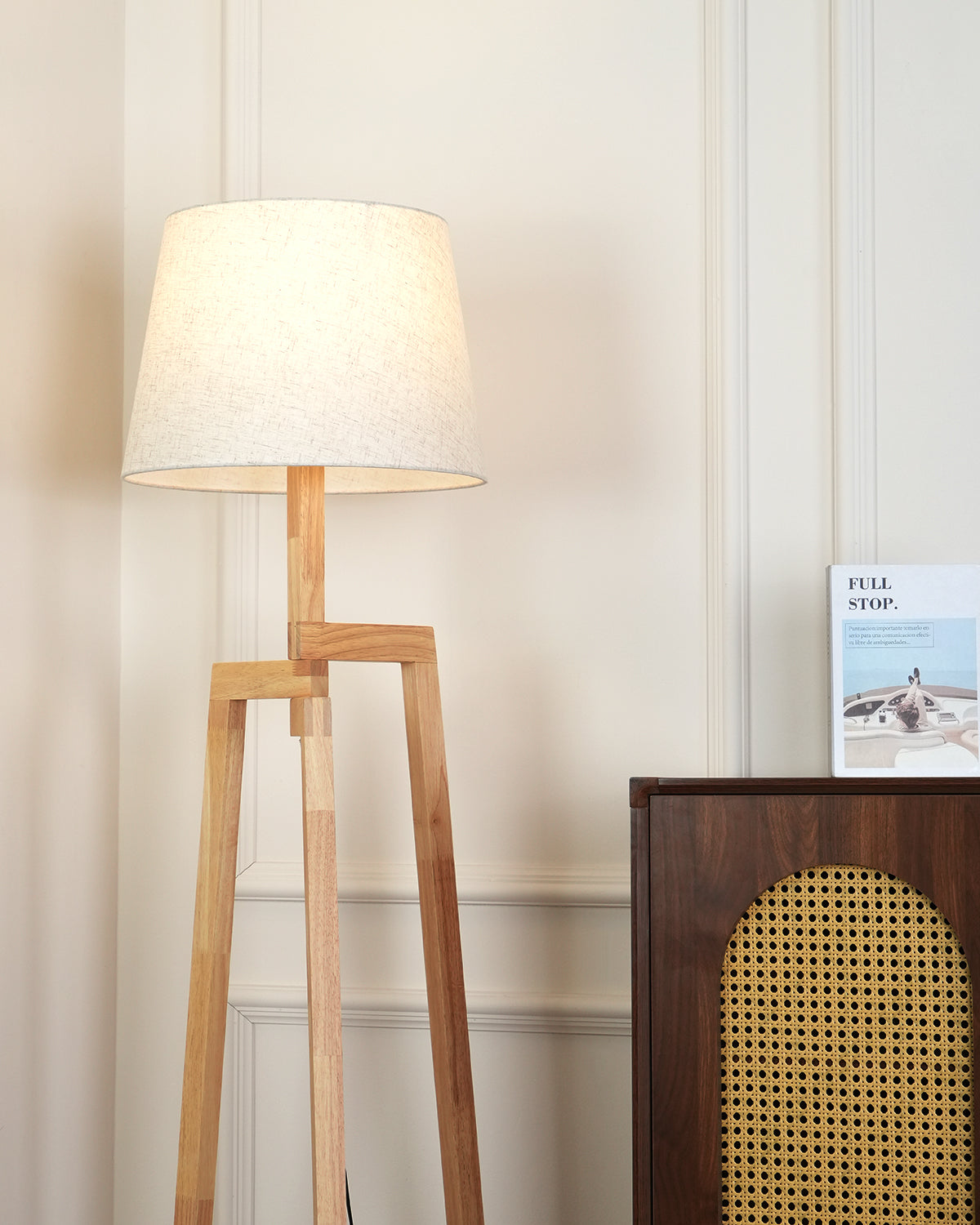 Puccio_Tripod_Floor_Lamp_3