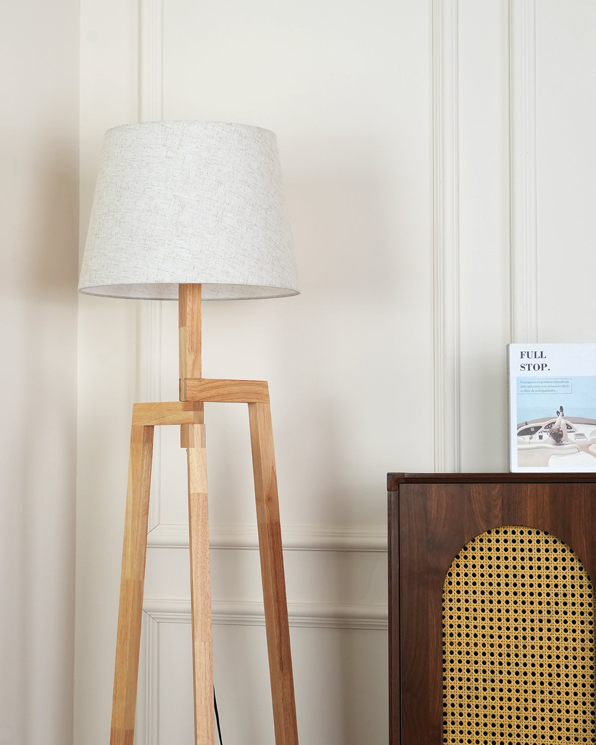 Puccio_Tripod_Floor_Lamp_4