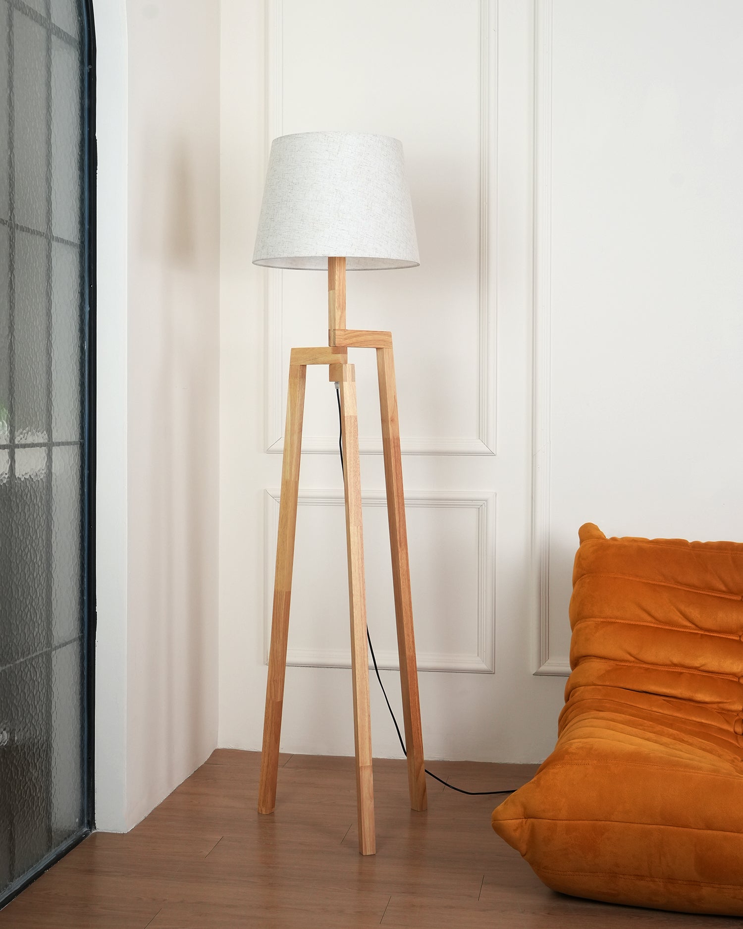 Puccio_Tripod_Floor_Lamp_8