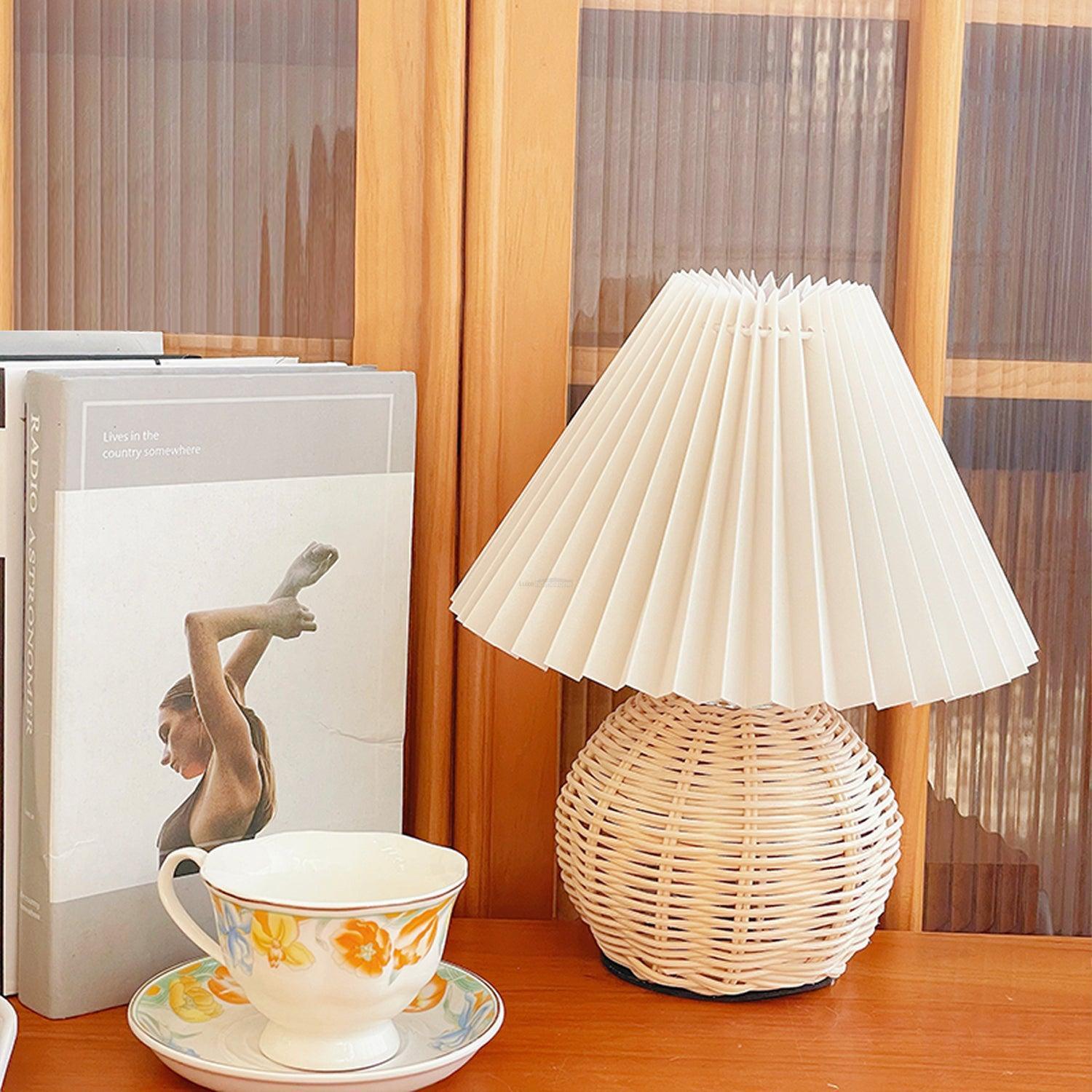 Rattan_Pleated_Table_lamp_1