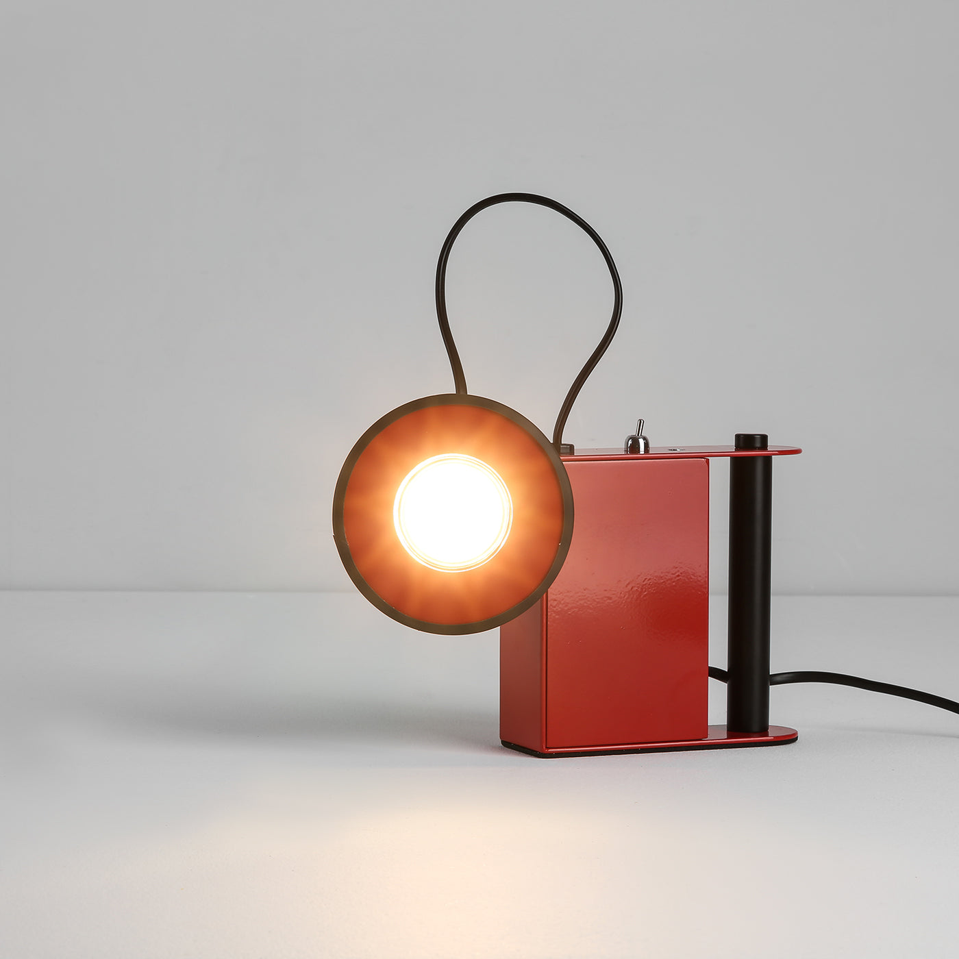 Roland_Camera_Table_Light_10_ab039b80-89cc-495b-8130-13b45c1de395