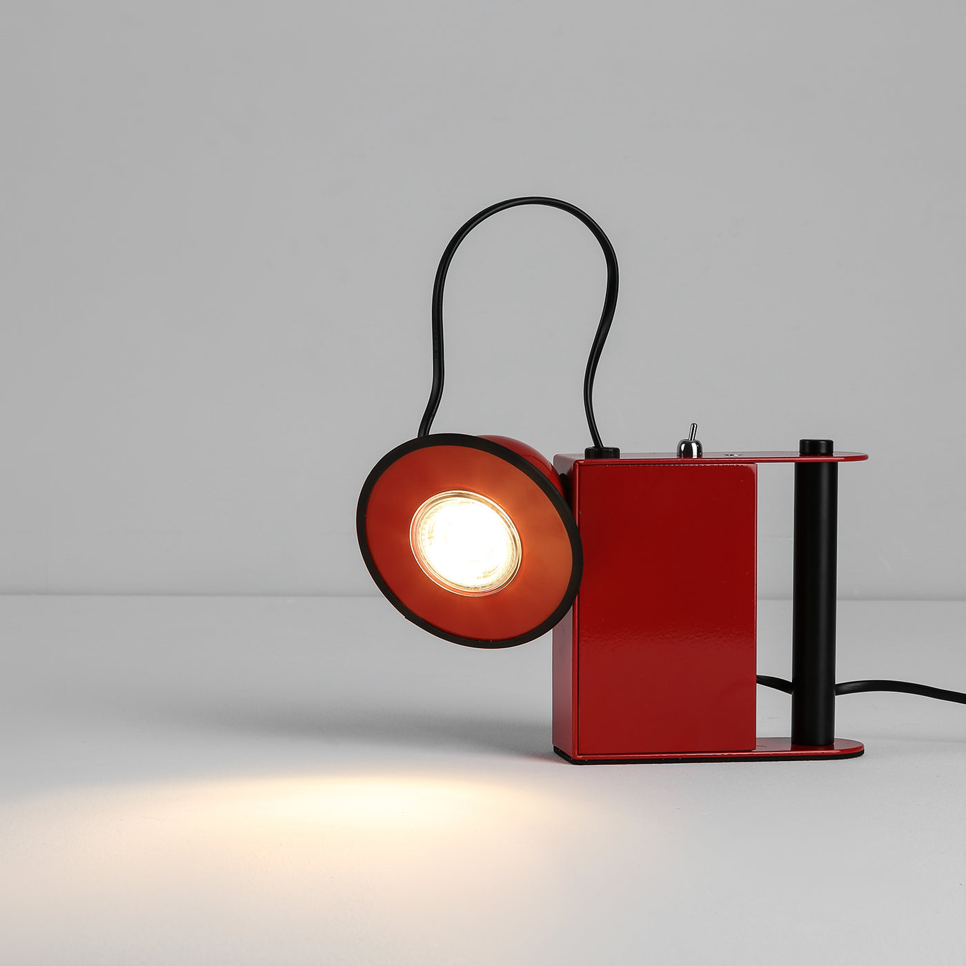 Roland_Camera_Table_Light_11_79f6de29-2cb6-488c-ba36-9862d3d9be9b