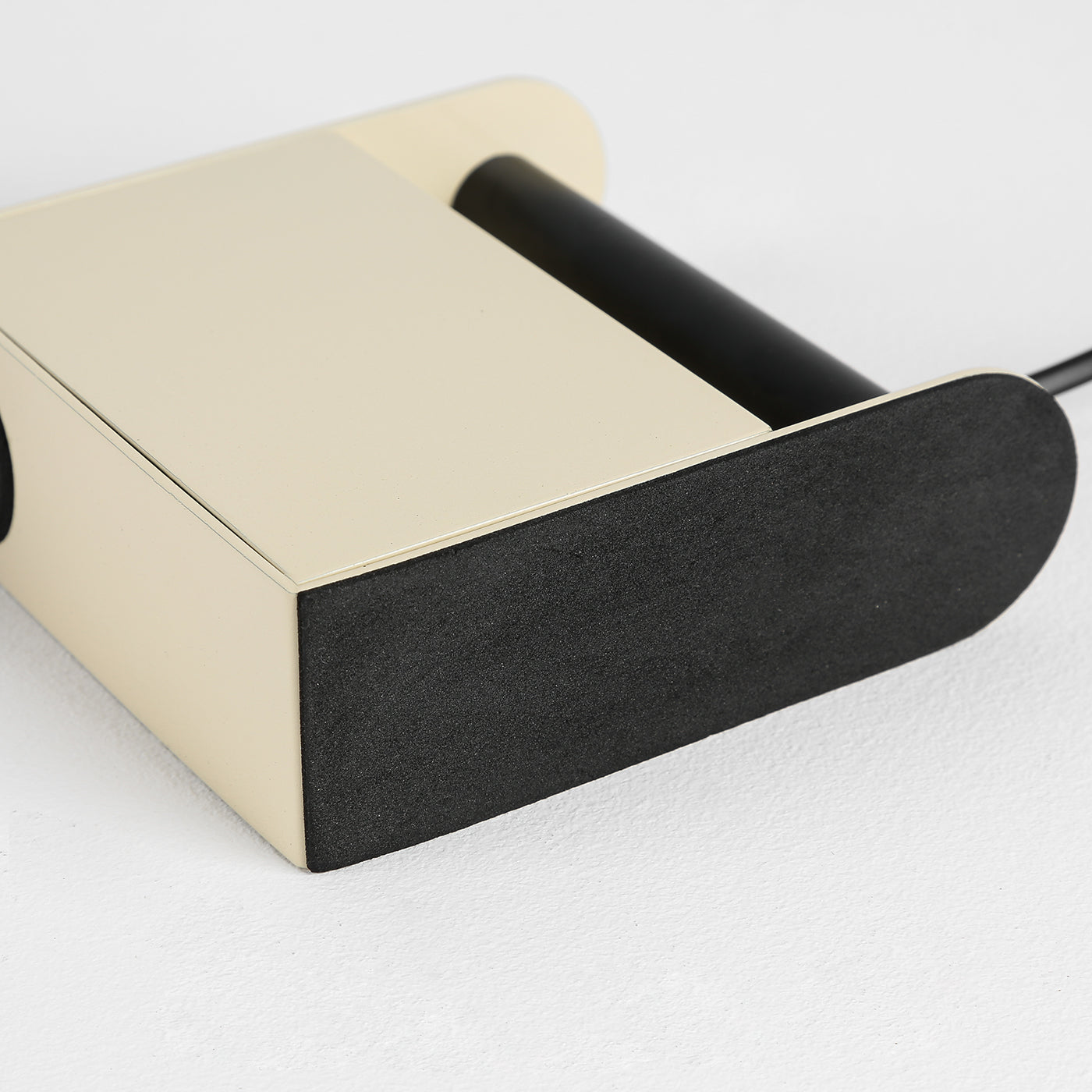 Roland_Camera_Table_Light_16_7ca99d71-b628-44cb-b9fe-c74547154542