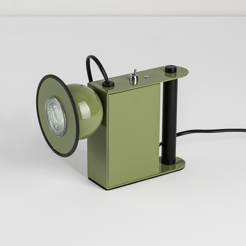 Roland_Camera_Table_Light_7_c40f8f82-00f1-436c-b110-5bb6f4e20e50