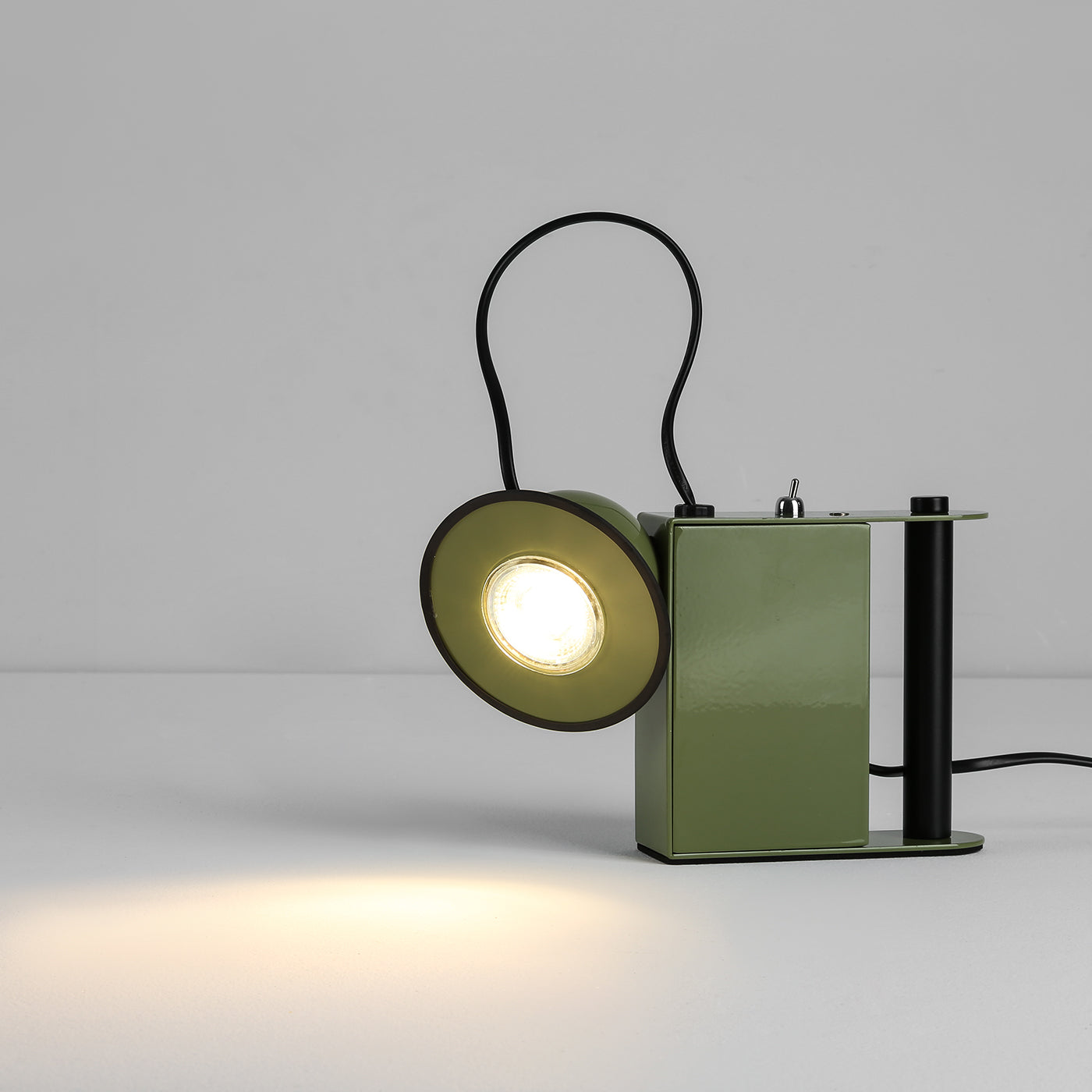 Roland_Camera_Table_Light_9_42a4b930-f14a-4411-9921-62080e1beb63