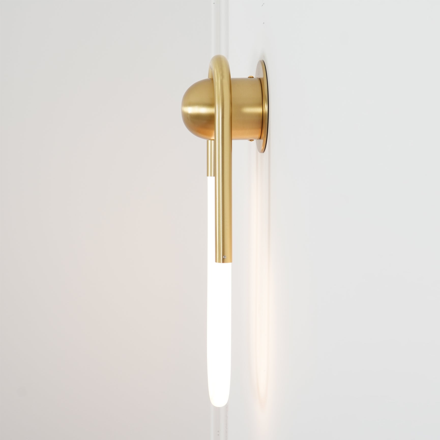 Rudi-Loop-Wall-Lamp_35