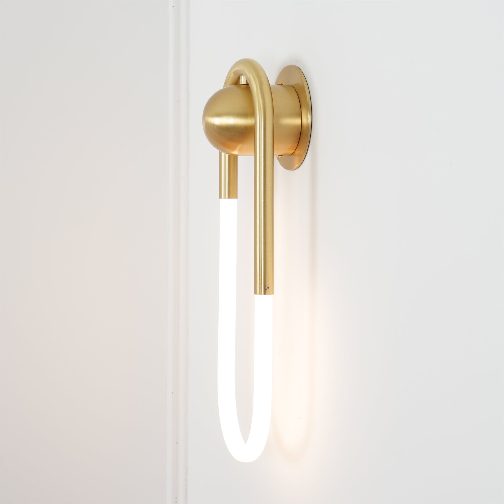 Rudi-Loop-Wall-Lamp_43