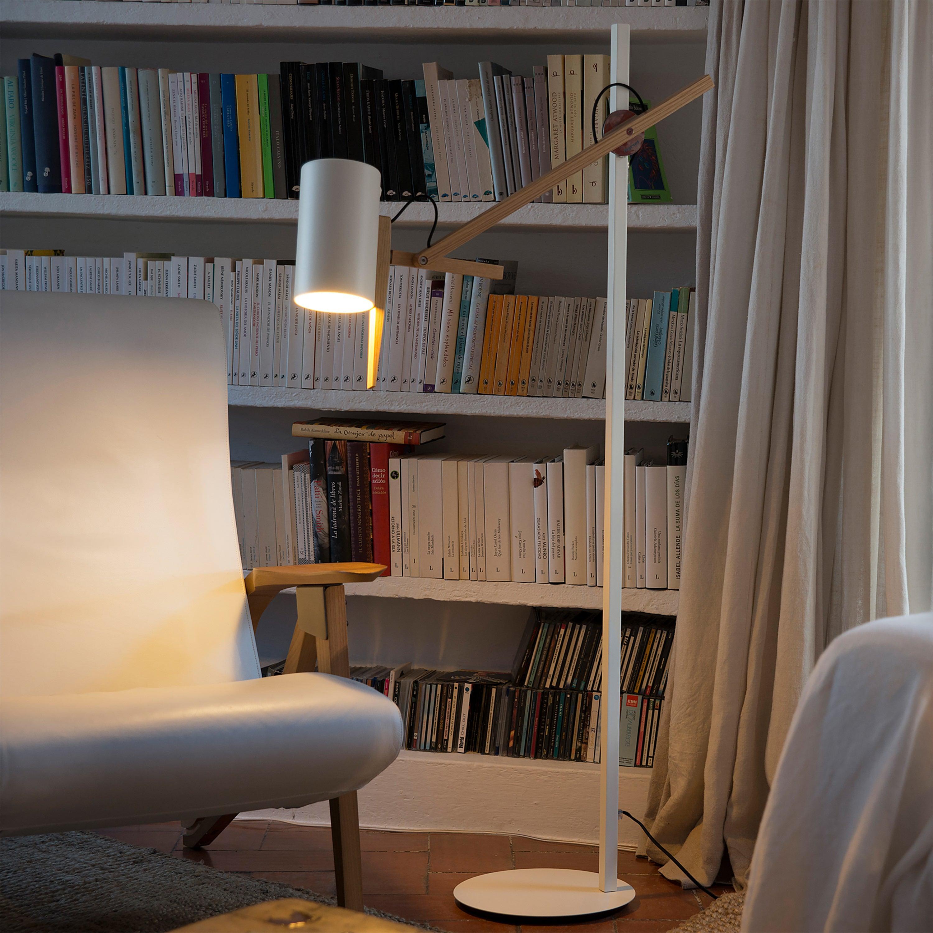 Scantling_Floor_Lamp_11