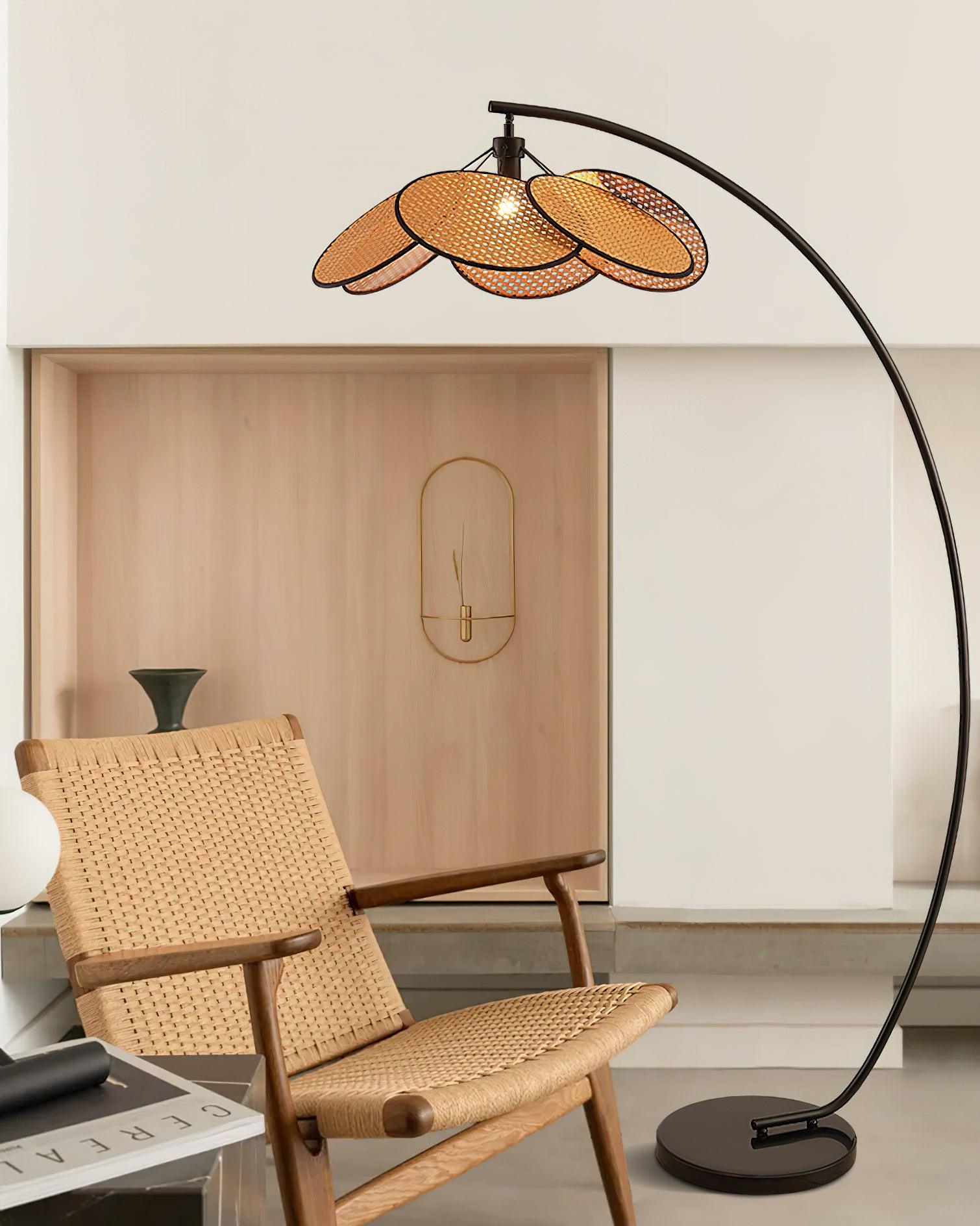 Screen_Cannage_Floor_Lamp_1
