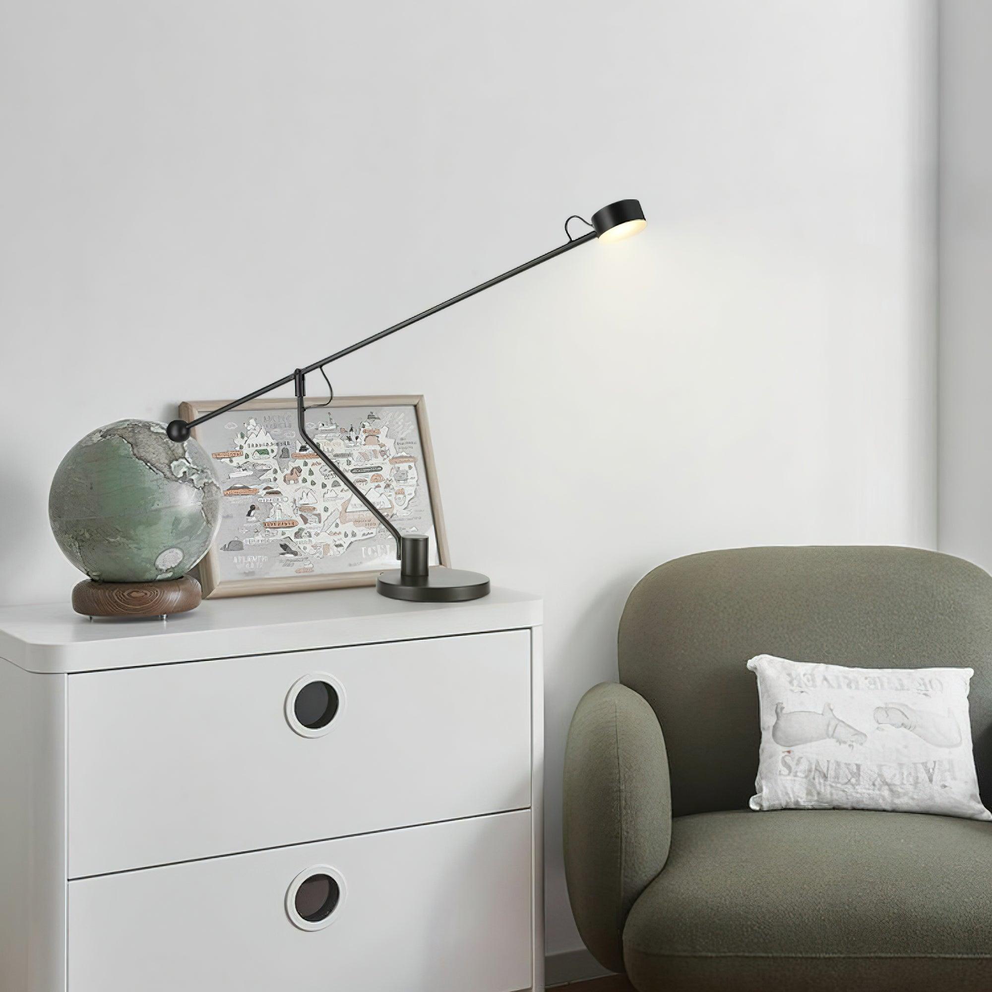 Shadow_Pole_Table_Lamp_3