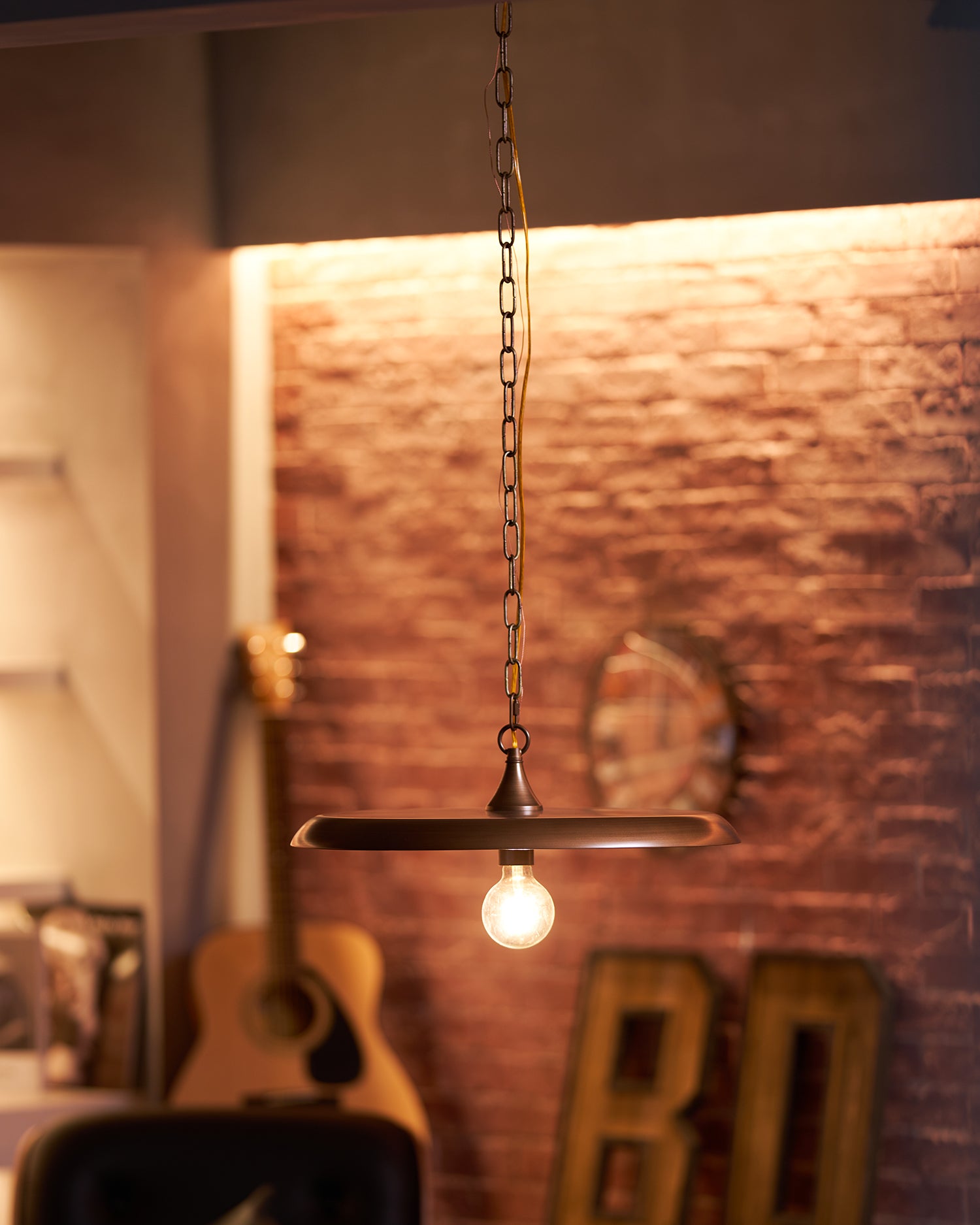 Solara_Disc_Pendant_Lamp_13_df1d2571-f563-4f38-a5c4-259e8c85d2ec