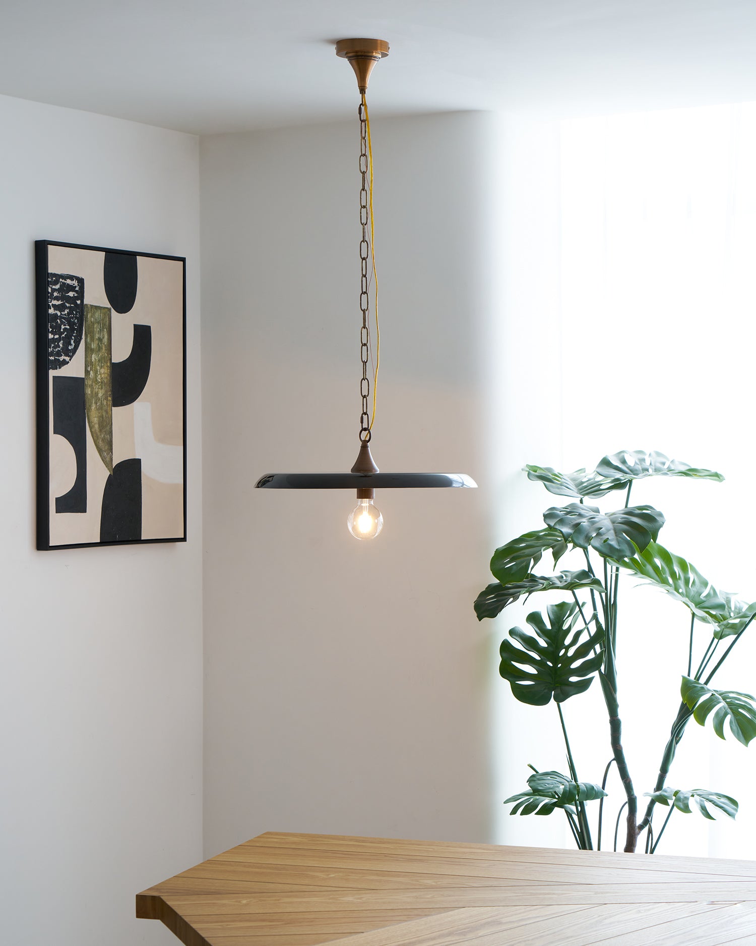 Solara_Disc_Pendant_Lamp_5_3de423b2-1d41-4e42-a985-4e88418913b7