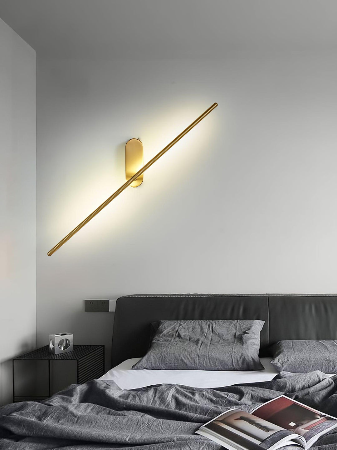 Stick-Shaped-Metal-Sconce_15_efbde140-a4ab-4c4c-8adc-54140d7b1957