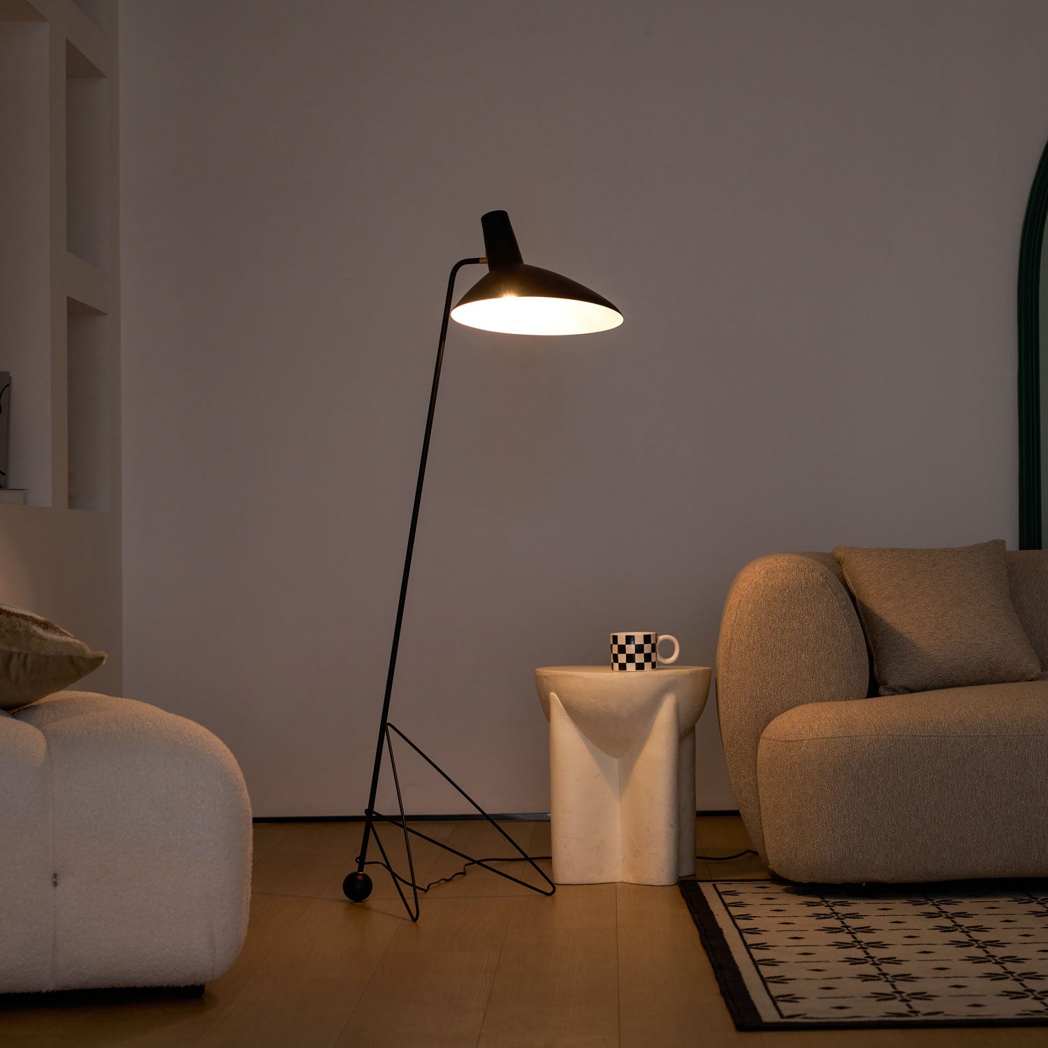 Svelte_-Noir_-Floor-_Lamp-_12