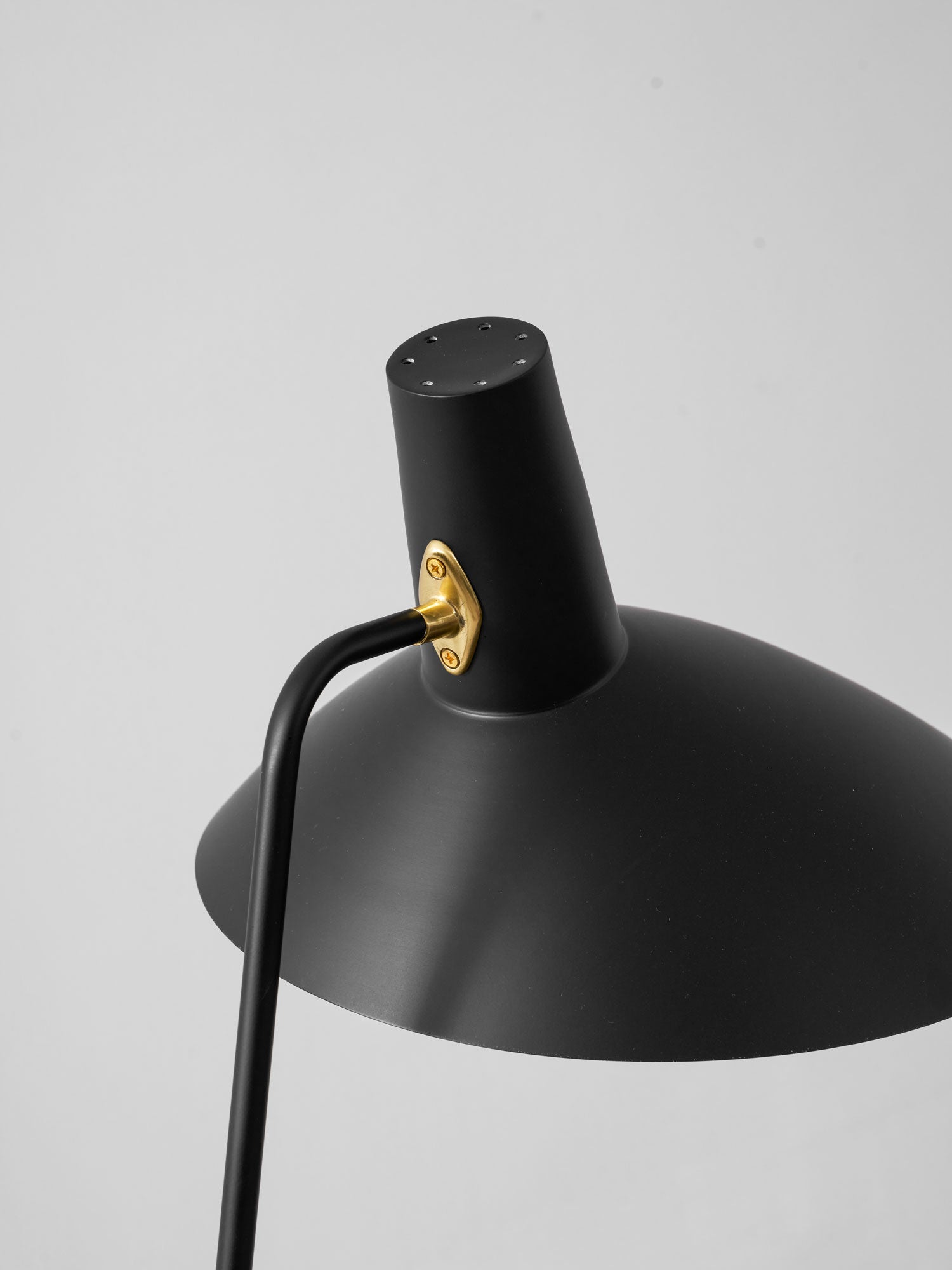 Svelte_-Noir_-Floor-_Lamp-_18