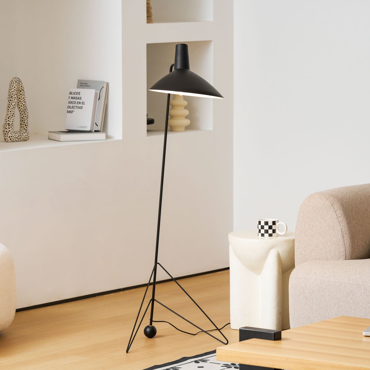 Svelte_-Noir_-Floor-_Lamp-_3