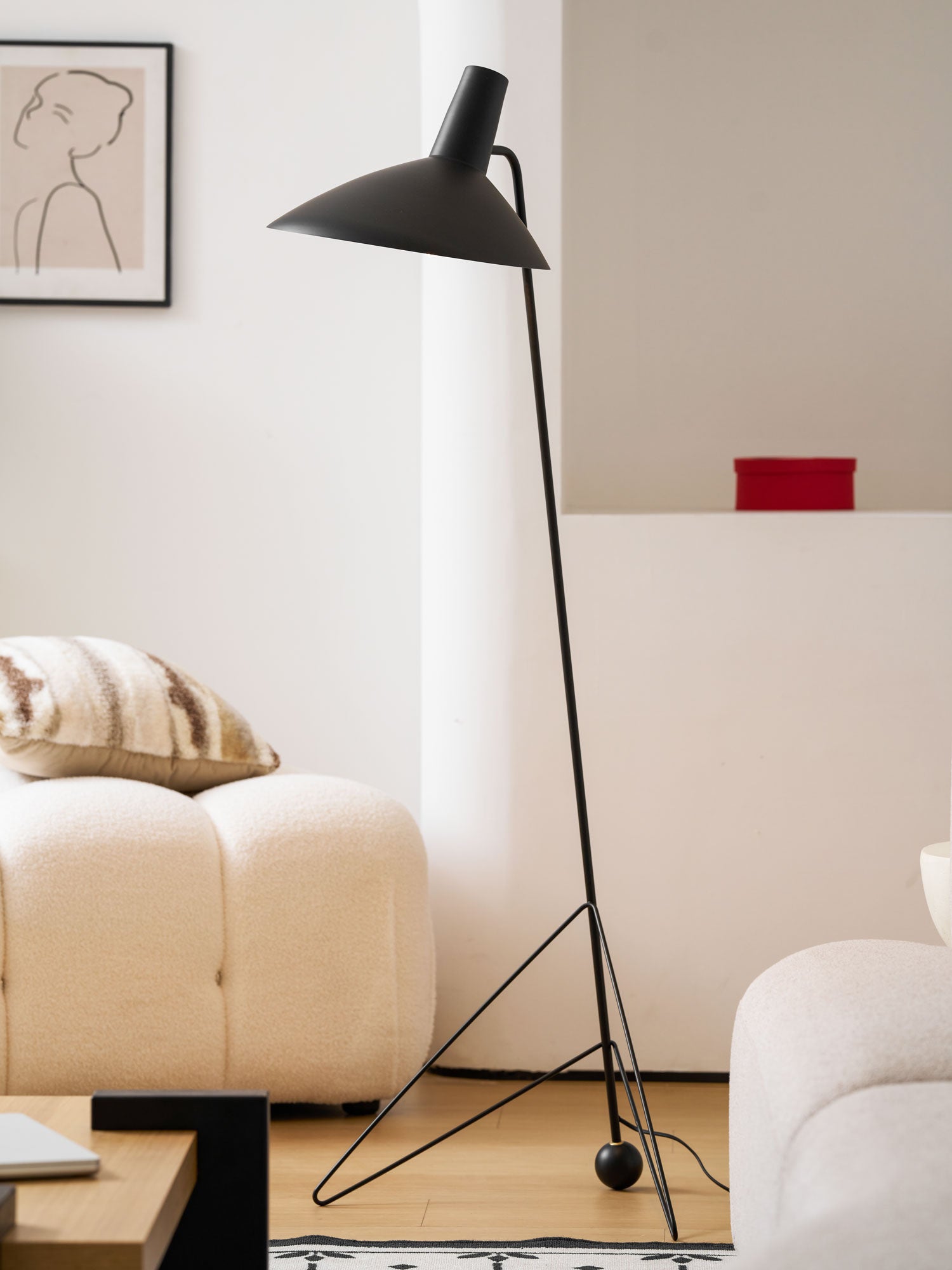 Svelte_-Noir_-Floor-_Lamp-_4