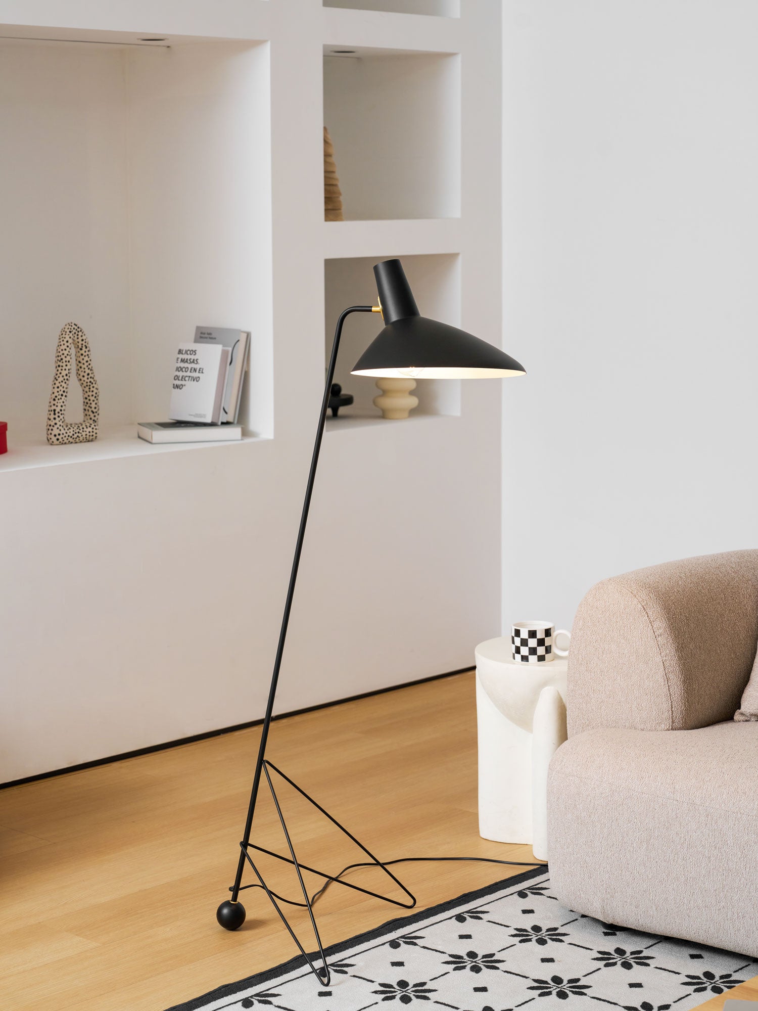 Svelte_-Noir_-Floor-_Lamp-_6