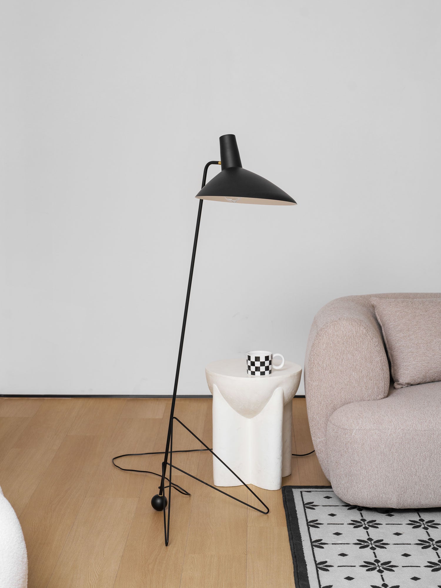 Svelte_-Noir_-Floor-_Lamp-_9