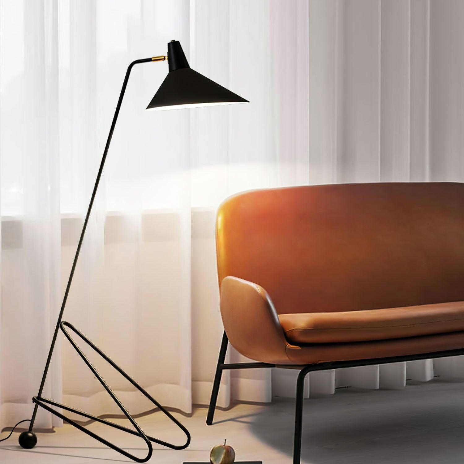 Svelte_Noir_Floor_Lamp_1